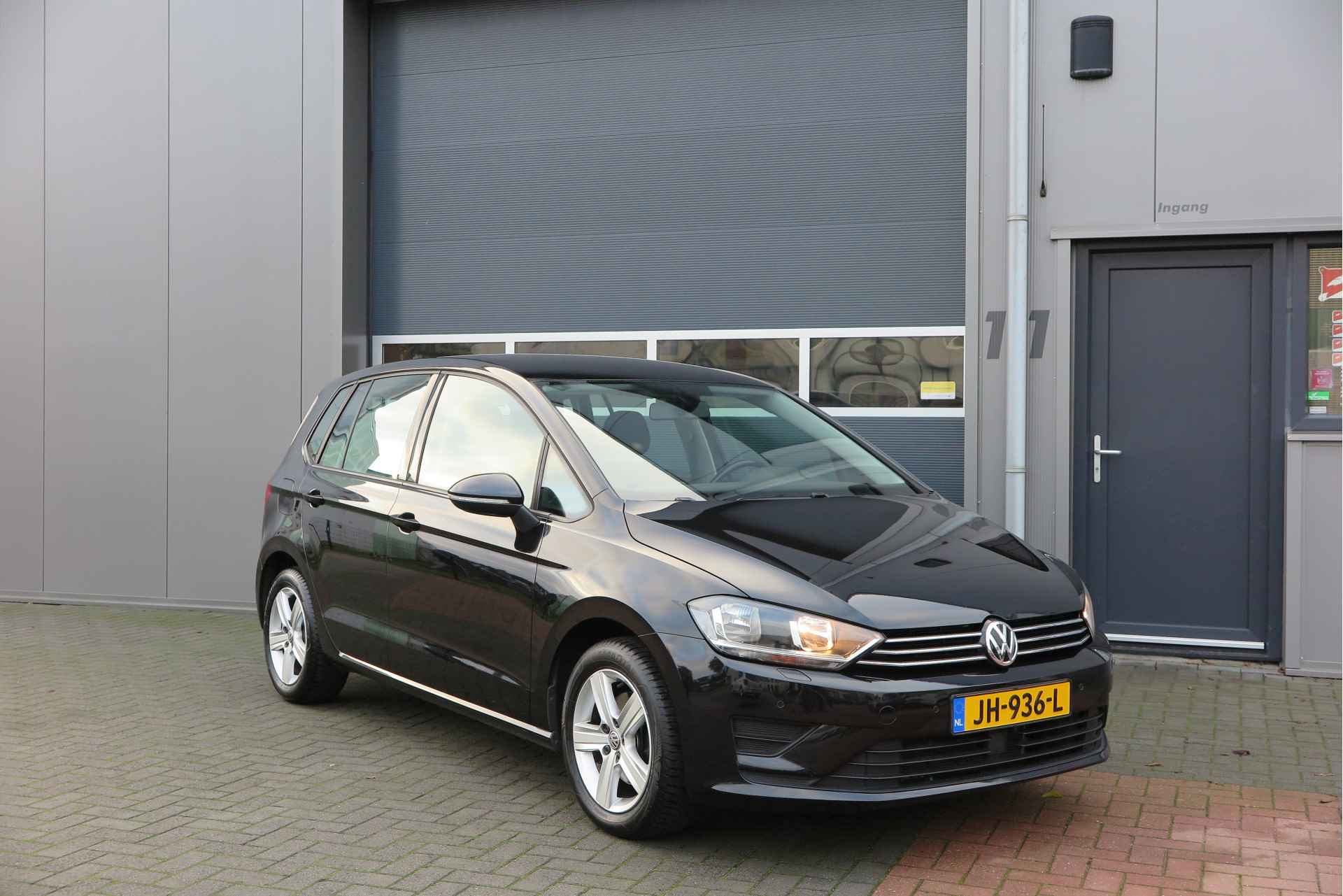 Volkswagen Golf Sportsvan 1.2 TSI 82kw 110pk Comfortline, Cruisecontrol,PDC,Navi,Trekhaak,Stoelverwarming ,etc. Nieuwe APK - 10/68