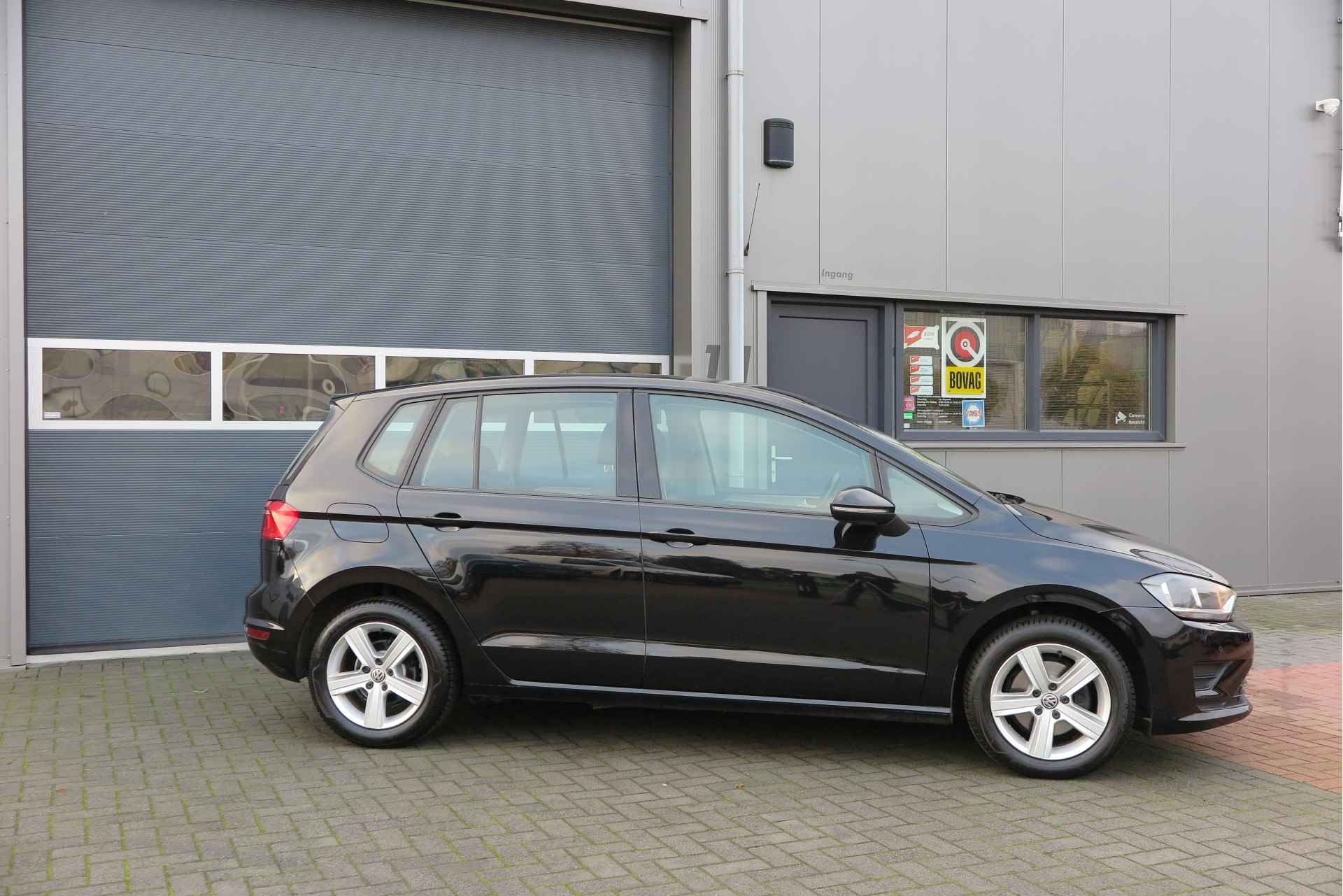 Volkswagen Golf Sportsvan 1.2 TSI 82kw 110pk Comfortline, Cruisecontrol,PDC,Navi,Trekhaak,Stoelverwarming ,etc. Nieuwe APK - 12/68