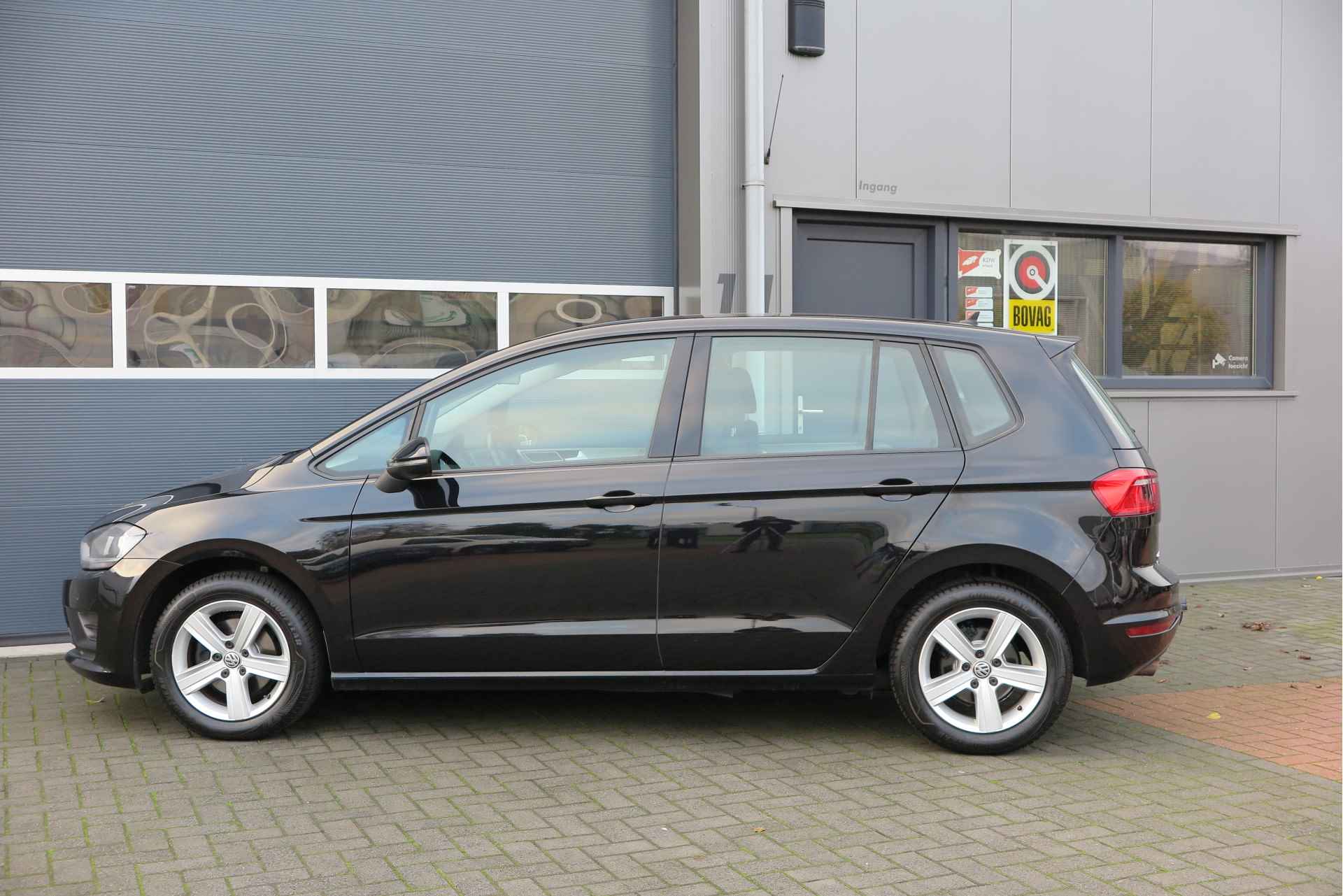 Volkswagen Golf Sportsvan 1.2 TSI 82kw 110pk Comfortline, Cruisecontrol,PDC,Navi,Trekhaak,Stoelverwarming ,etc. Nieuwe APK - 13/68