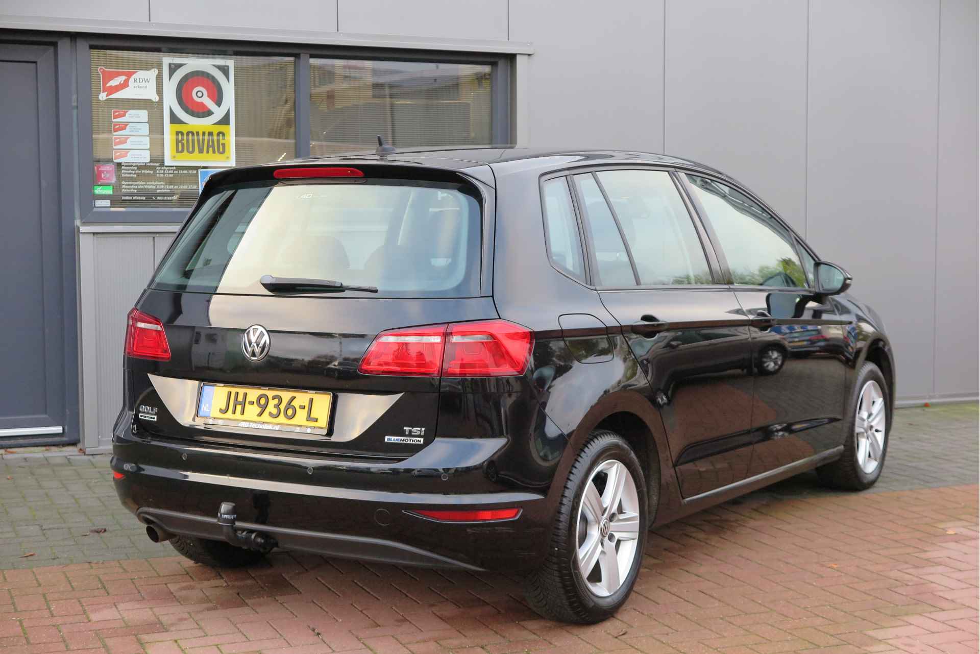 Volkswagen Golf Sportsvan 1.2 TSI 82kw 110pk Comfortline, Cruisecontrol,PDC,Navi,Trekhaak,Stoelverwarming ,etc. Nieuwe APK - 15/68