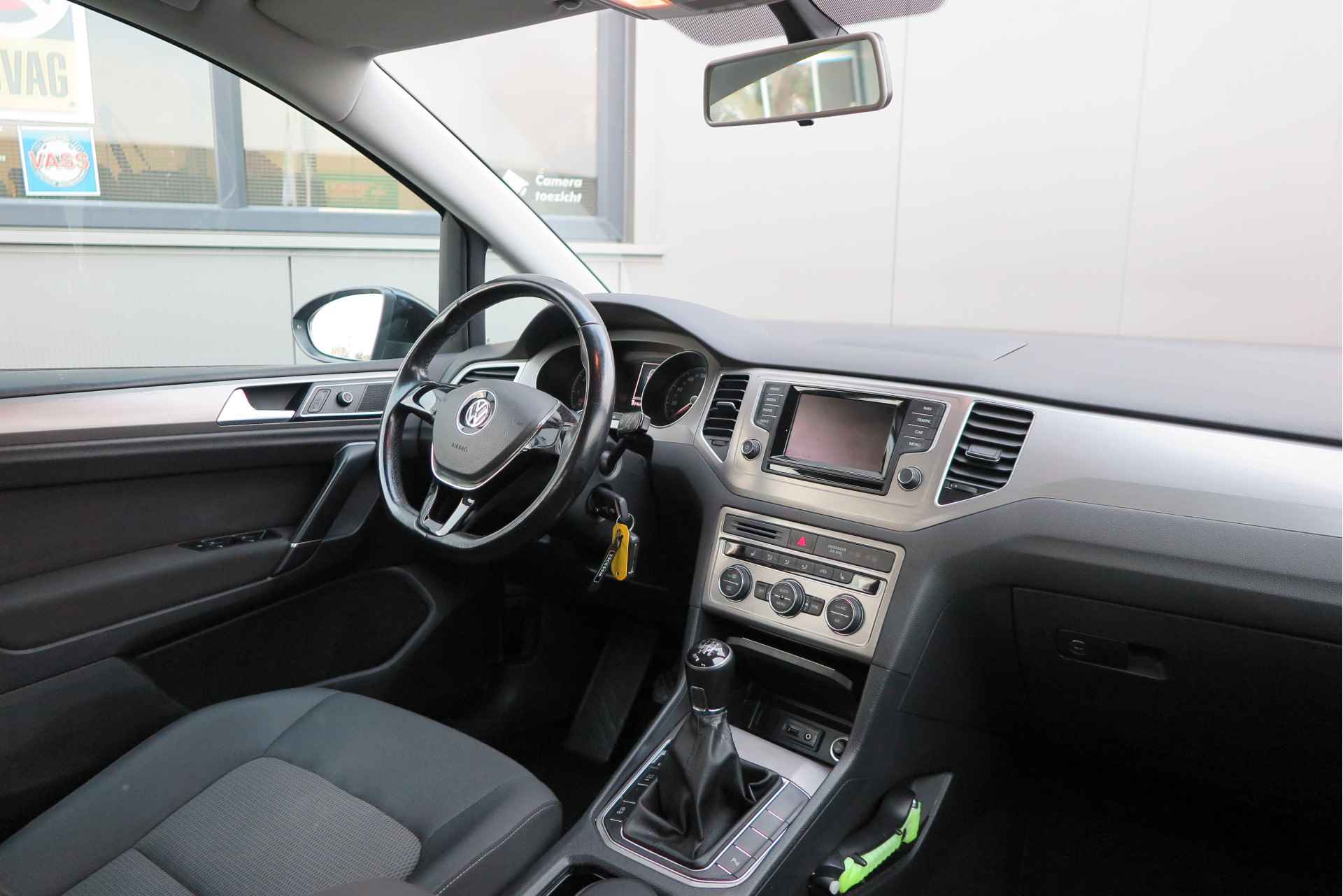 Volkswagen Golf Sportsvan 1.2 TSI 82kw 110pk Comfortline, Cruisecontrol,PDC,Navi,Trekhaak,Stoelverwarming ,etc. Nieuwe APK - 24/68