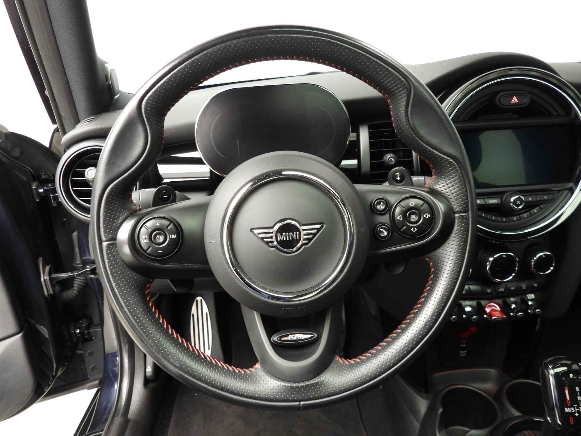 Mini 5-deurs Cooper S Hammersmith Edition / Panoramadak / Leder / Camera / PDC / LED / Harman-Kardon / Alu wielen 17 inch - 11/40