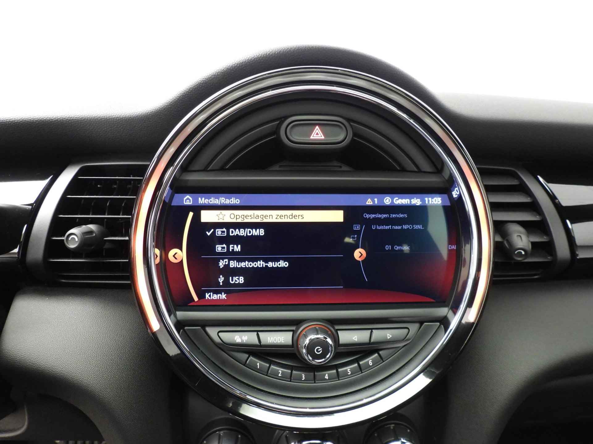 Mini 5-deurs Cooper S Hammersmith Edition / Panoramadak / Leder / Camera / PDC / LED / Harman-Kardon / Alu wielen 17 inch - 25/40