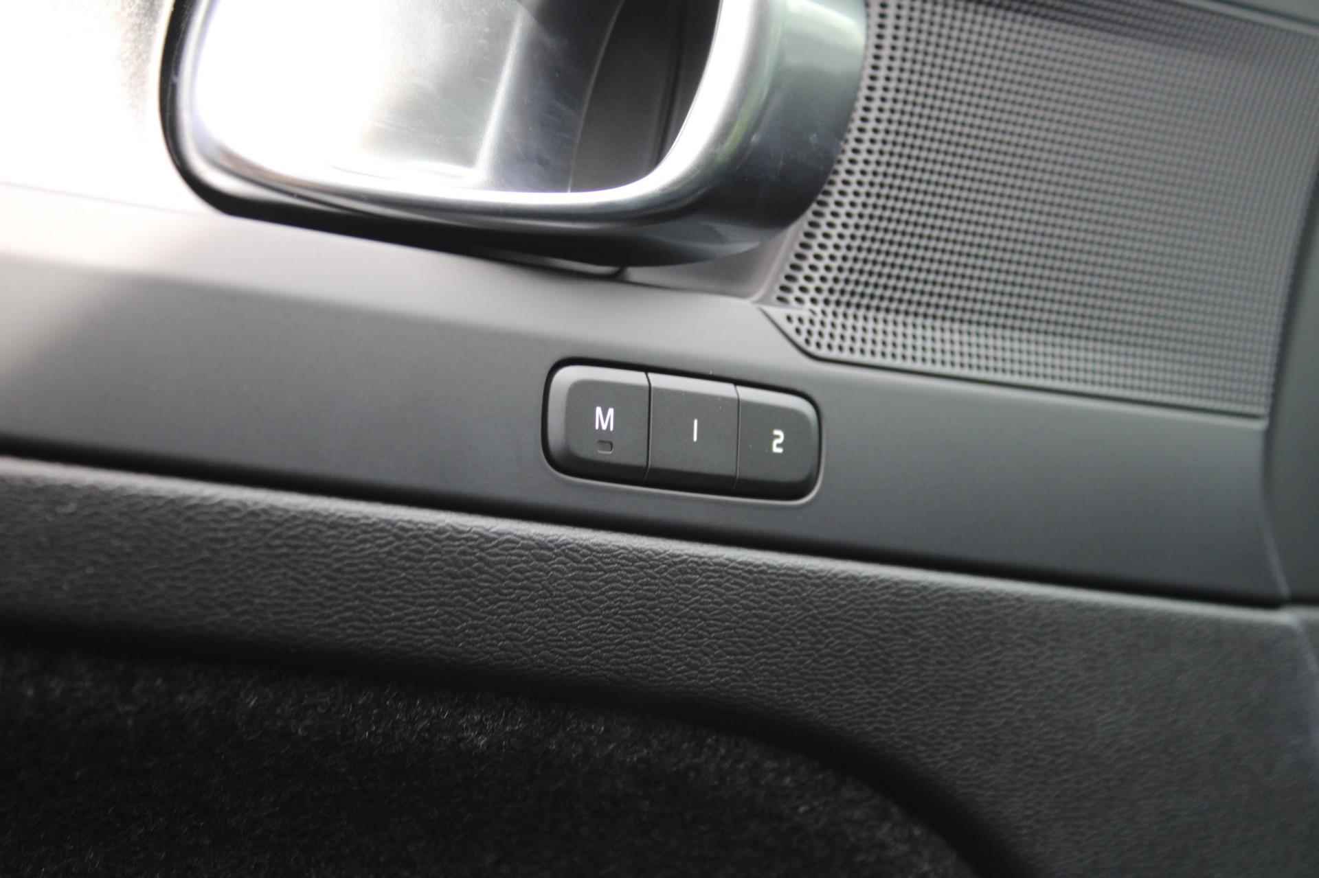 Volvo XC40 T4 Recharge Plus Bright | BLIS | Pilot-assist | Camera | On-call | Stoelverwarming | - 19/40