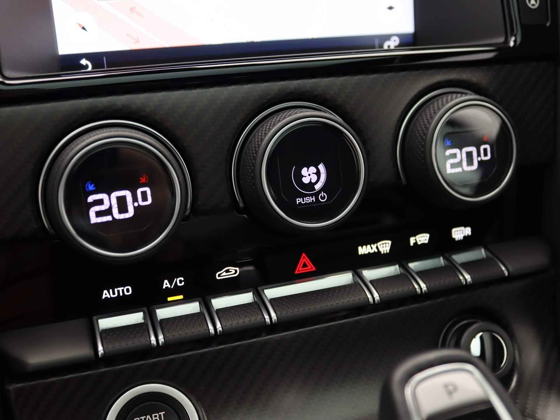 Jaguar F-TYPE 5.0 V8 AWD R | Panorama Dak | Sport Uitlaat | Carbon | Performance Seats | - 21/51