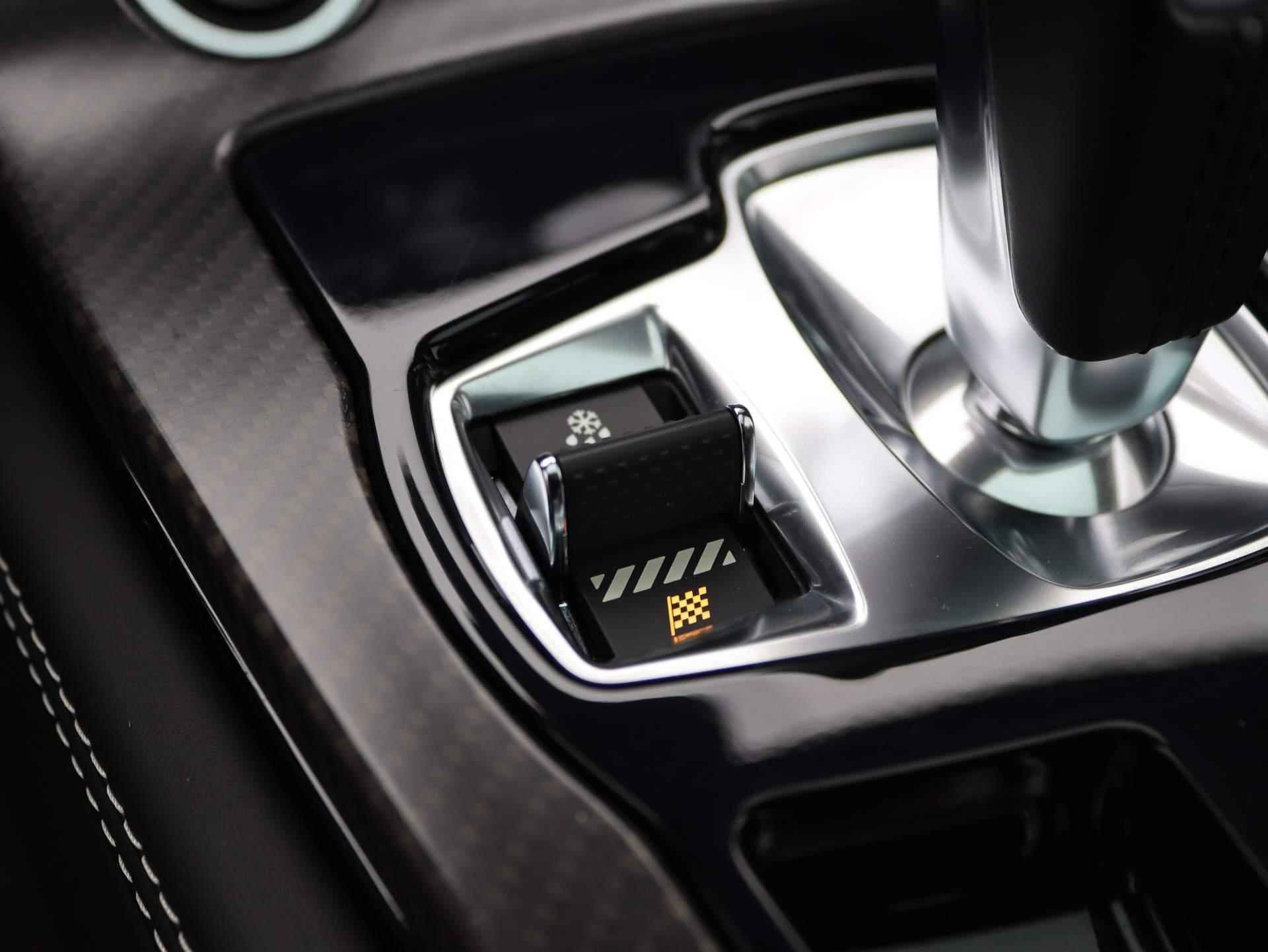Jaguar F-TYPE 5.0 V8 AWD R | Panorama Dak | Sport Uitlaat | Carbon | Performance Seats | - 23/51