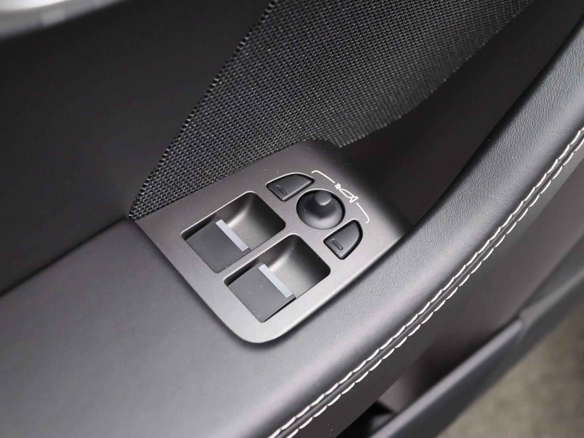 Jaguar F-TYPE 5.0 V8 AWD R | Panorama Dak | Sport Uitlaat | Carbon | Performance Seats | - 29/51