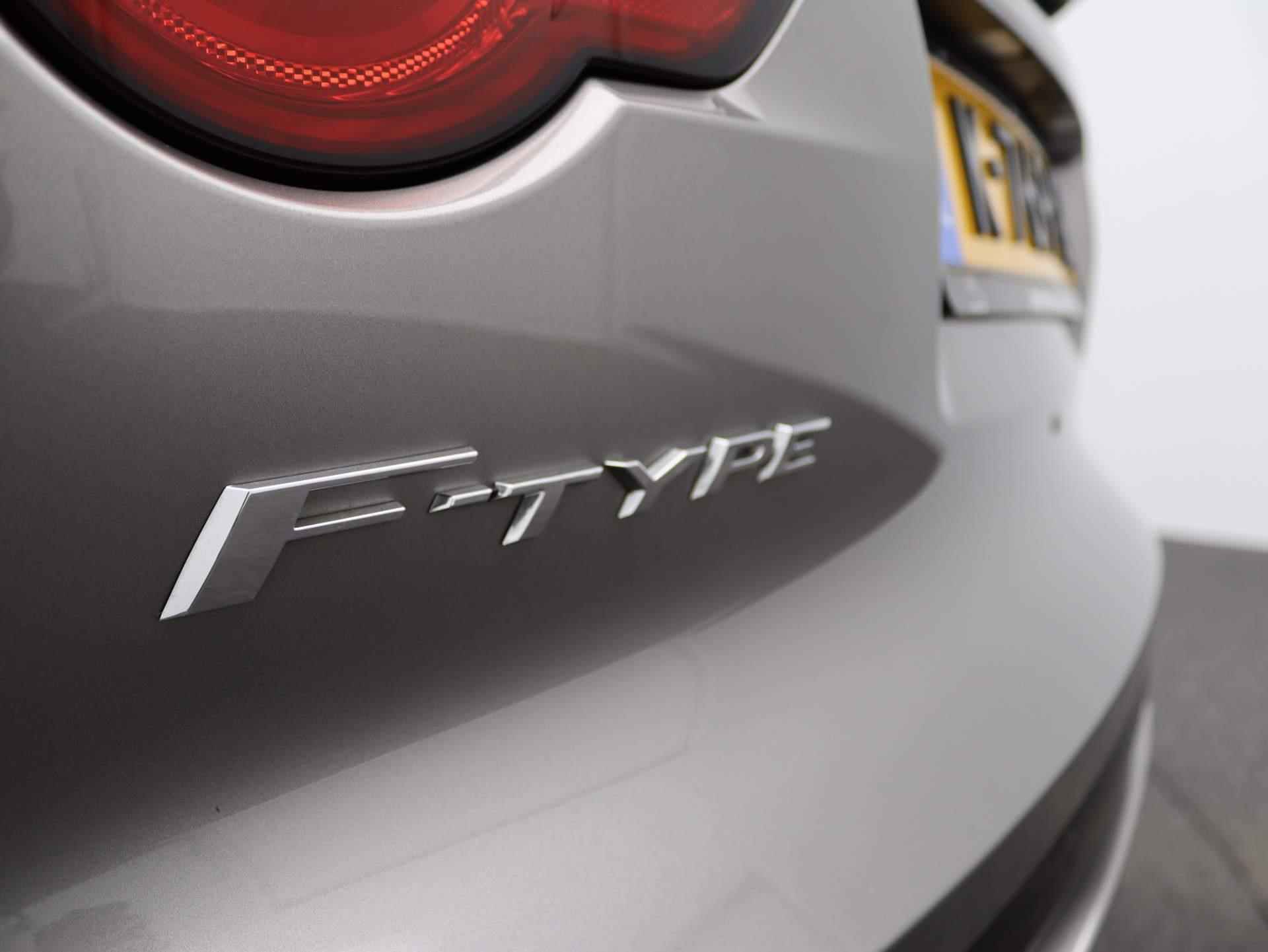 Jaguar F-TYPE 5.0 V8 AWD R | Panorama Dak | Sport Uitlaat | Carbon | Performance Seats | - 39/51