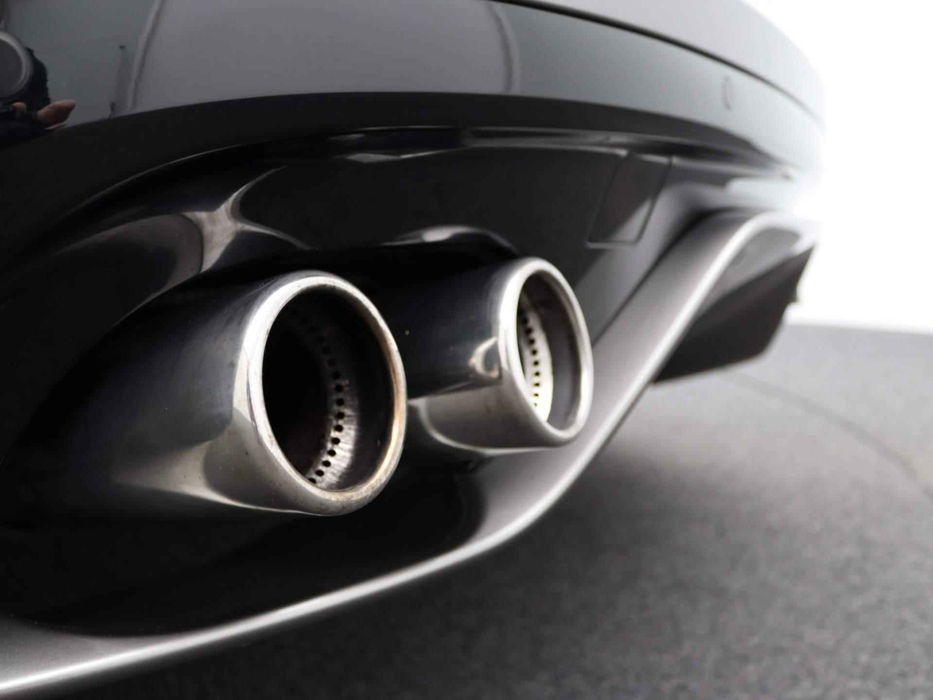 Jaguar F-TYPE 5.0 V8 AWD R | Panorama Dak | Sport Uitlaat | Carbon | Performance Seats | - 40/51