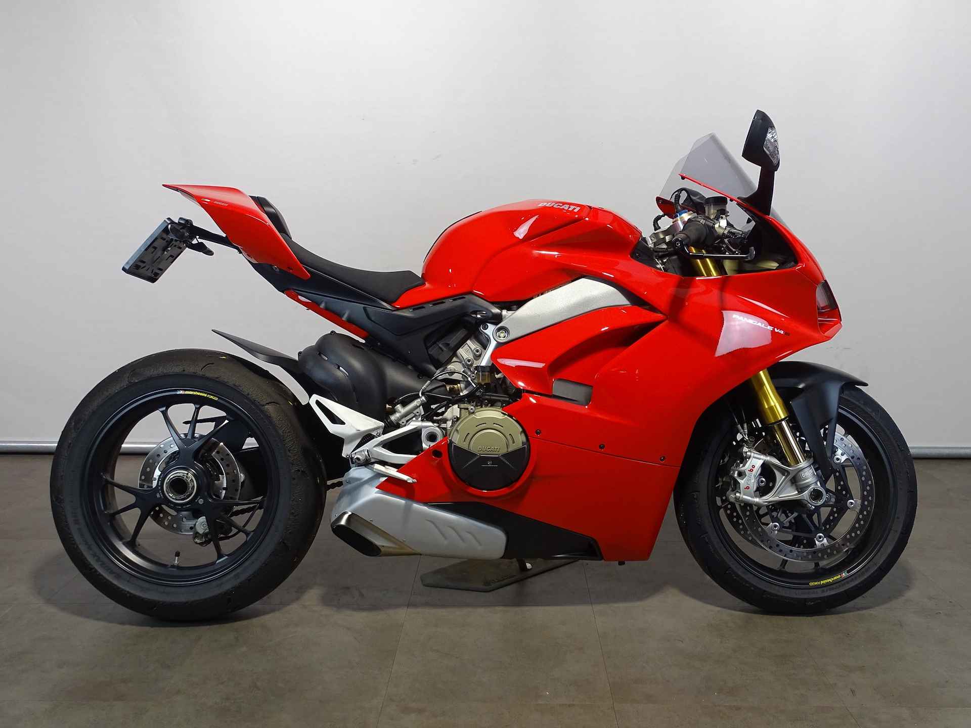 Ducati PANIGALE V4 S - 1/9