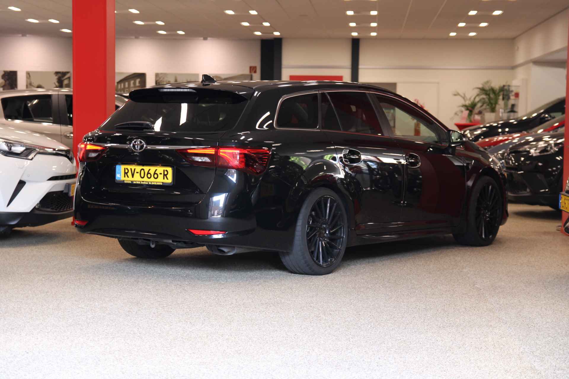 Toyota Avensis Touring Sports 1.8 VVT-i Executive | 19" velgen | Trekhaak - 10/40