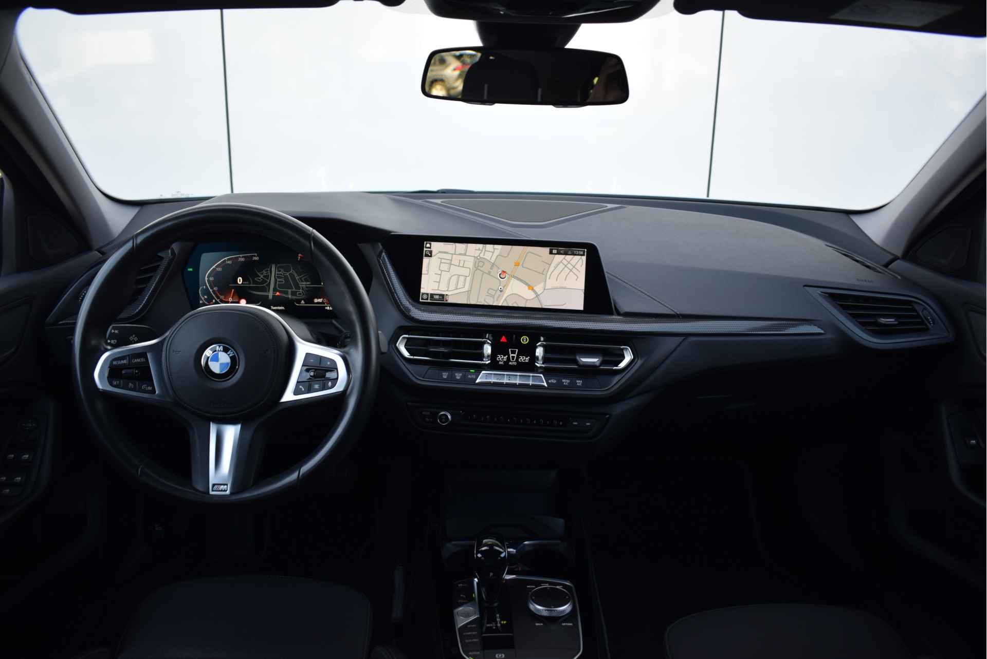 BMW 1-serie 118i Executive Sport Line Automaat / Sportstoelen / LED / Parking Assistant / Live Cockpit Professional / Extra getint glas achter / Cruise Control - 4/25