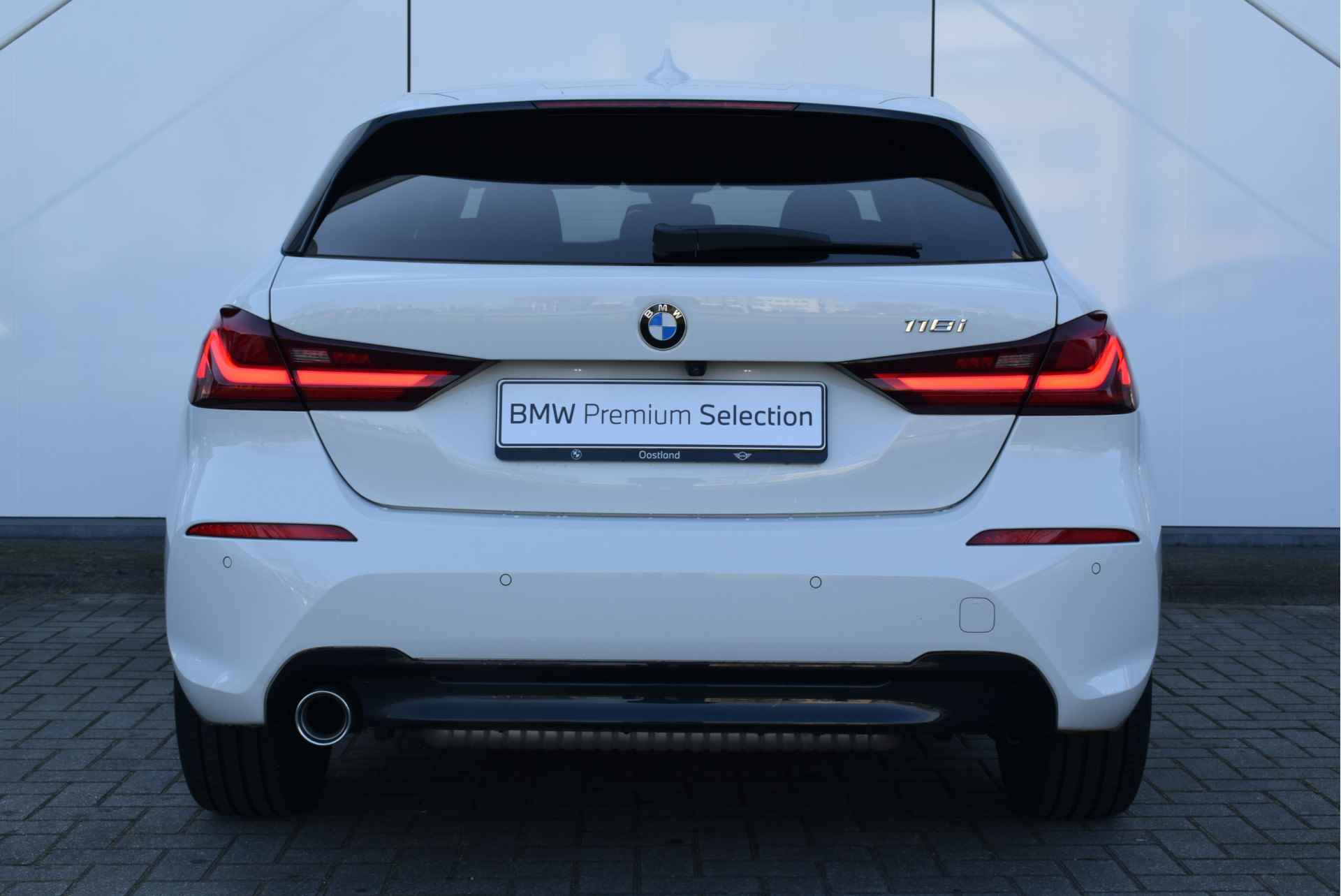 BMW 1-serie 118i Executive Sport Line Automaat / Sportstoelen / LED / Parking Assistant / Live Cockpit Professional / Extra getint glas achter / Cruise Control - 9/25