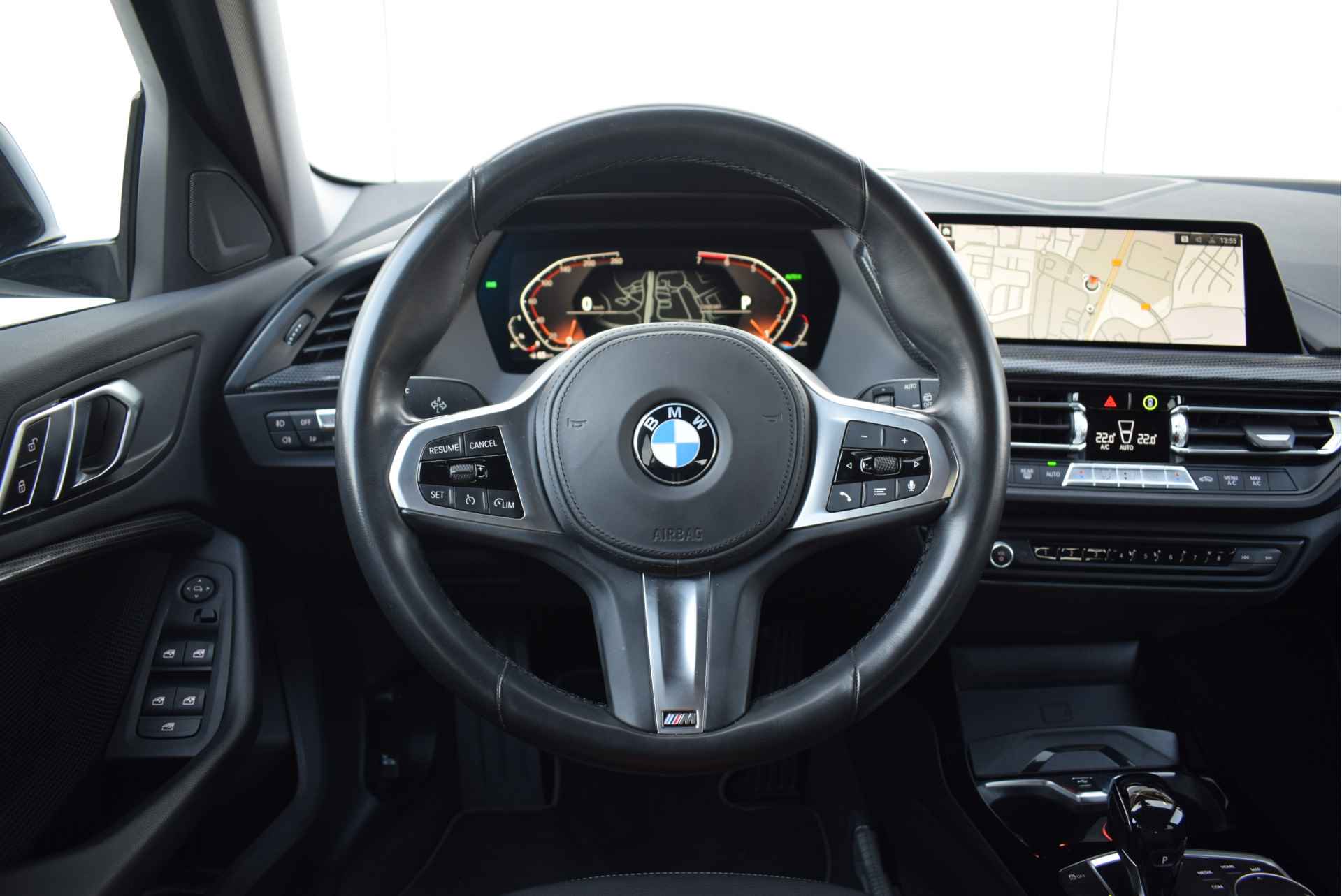 BMW 1-serie 118i Executive Sport Line Automaat / Sportstoelen / LED / Parking Assistant / Live Cockpit Professional / Extra getint glas achter / Cruise Control - 15/25