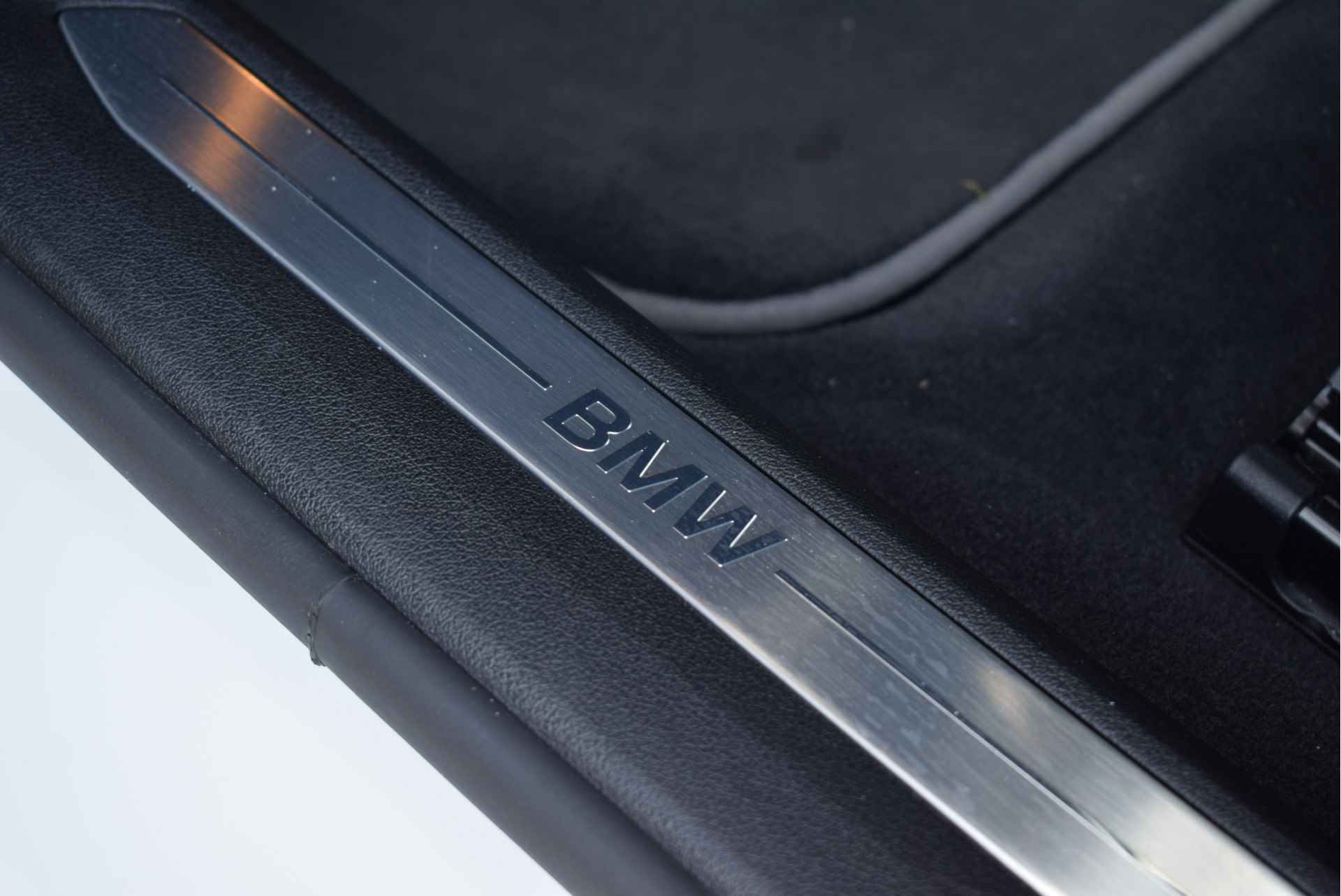 BMW 1-serie 118i Executive Sport Line Automaat / Sportstoelen / LED / Parking Assistant / Live Cockpit Professional / Extra getint glas achter / Cruise Control - 18/25