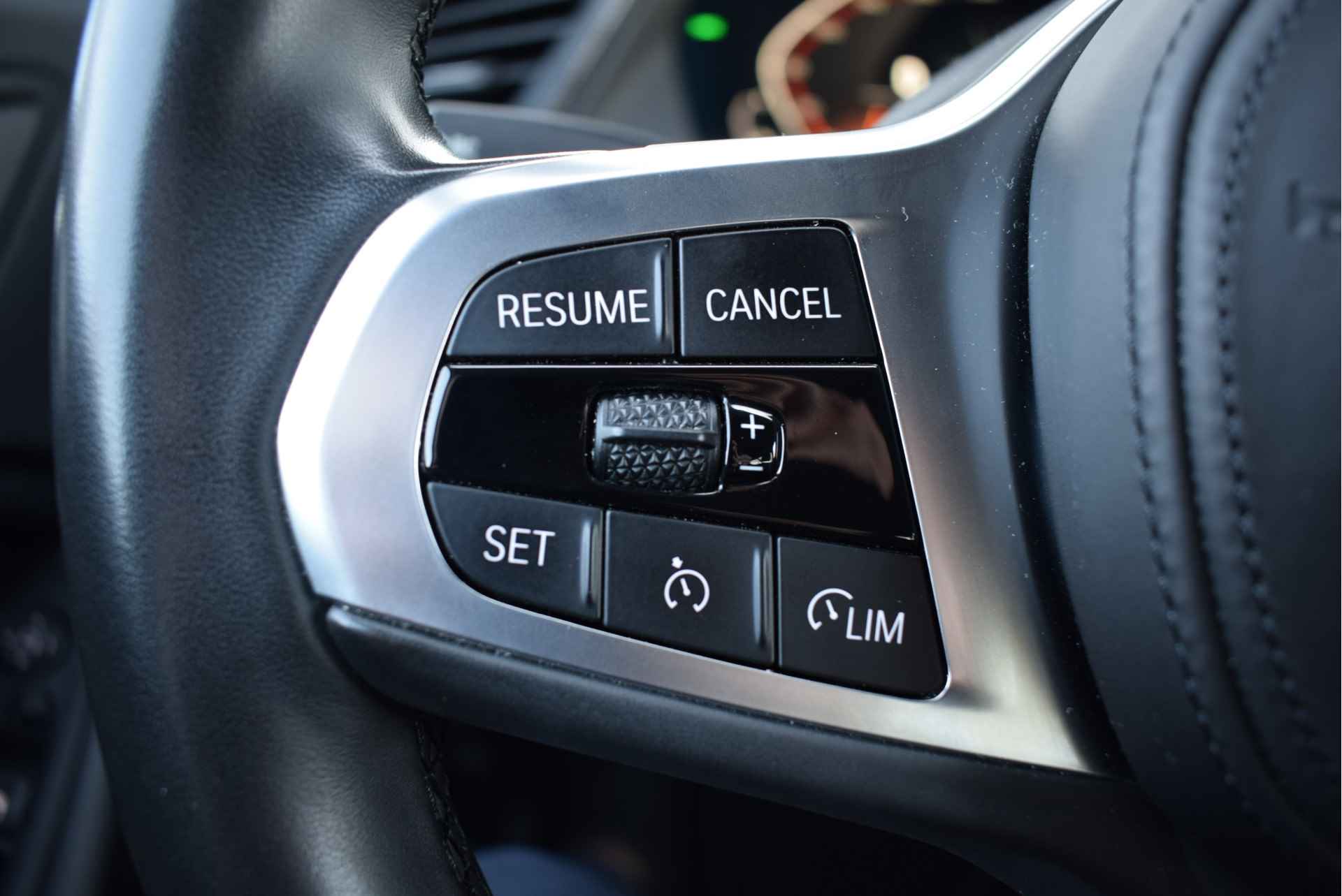 BMW 1-serie 118i Executive Sport Line Automaat / Sportstoelen / LED / Parking Assistant / Live Cockpit Professional / Extra getint glas achter / Cruise Control - 19/25