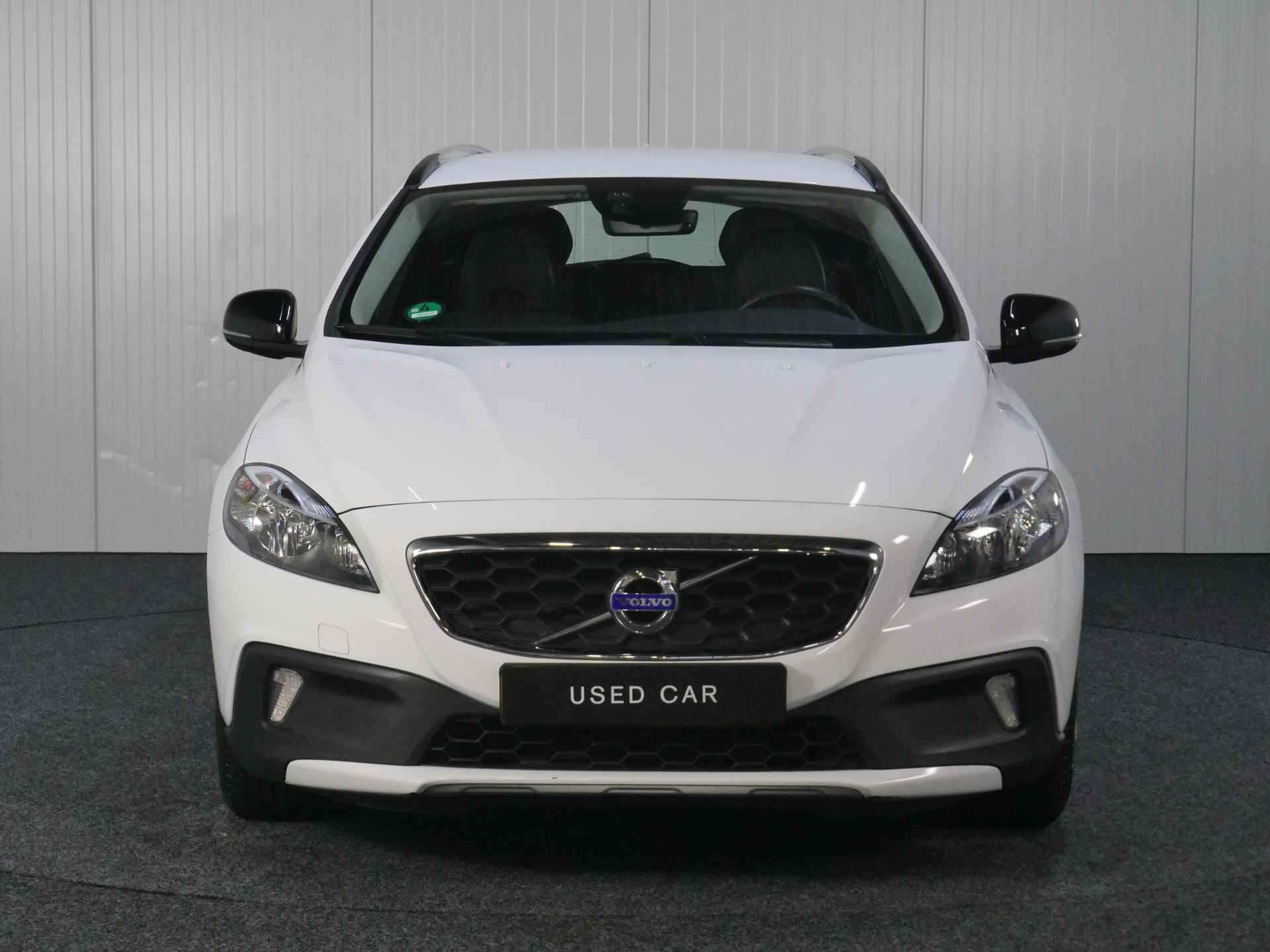 Volvo V40 Cross Country T3 153PK Momentum | Cruise Control | Electronic Climate Control | High Performance Audio | Lederen/Stof Bekleding | Navigatiesysteem | Parkeersensoren | Lederen Stuurwiel en Pook | 16" Lichtmetalen Velgen | Boordcomputer - 9/42