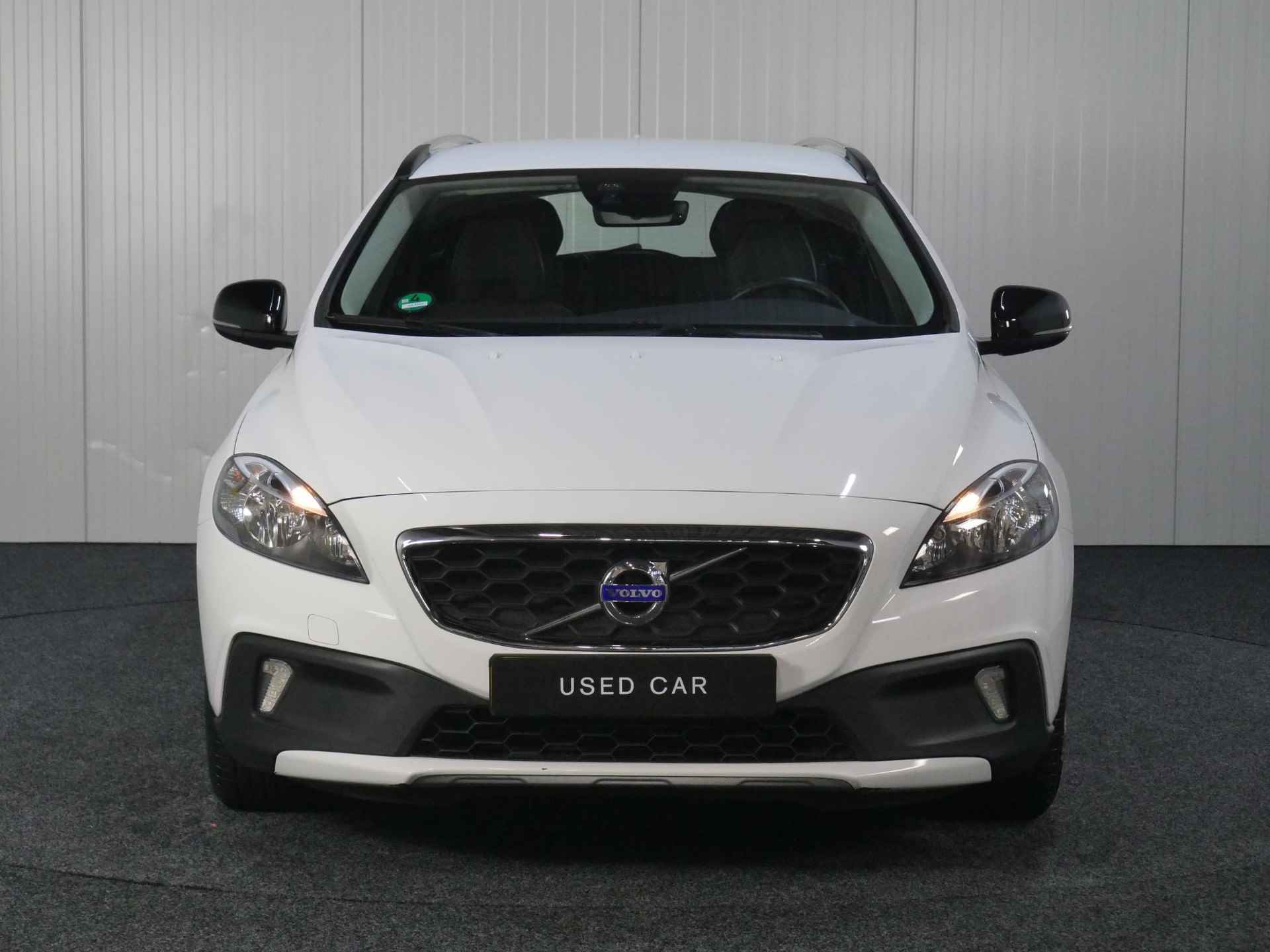 Volvo V40 Cross Country T3 153PK Momentum | Cruise Control | Electronic Climate Control | High Performance Audio | Lederen/Stof Bekleding | Navigatiesysteem | Parkeersensoren | Lederen Stuurwiel en Pook | 16" Lichtmetalen Velgen | Boordcomputer - 10/42