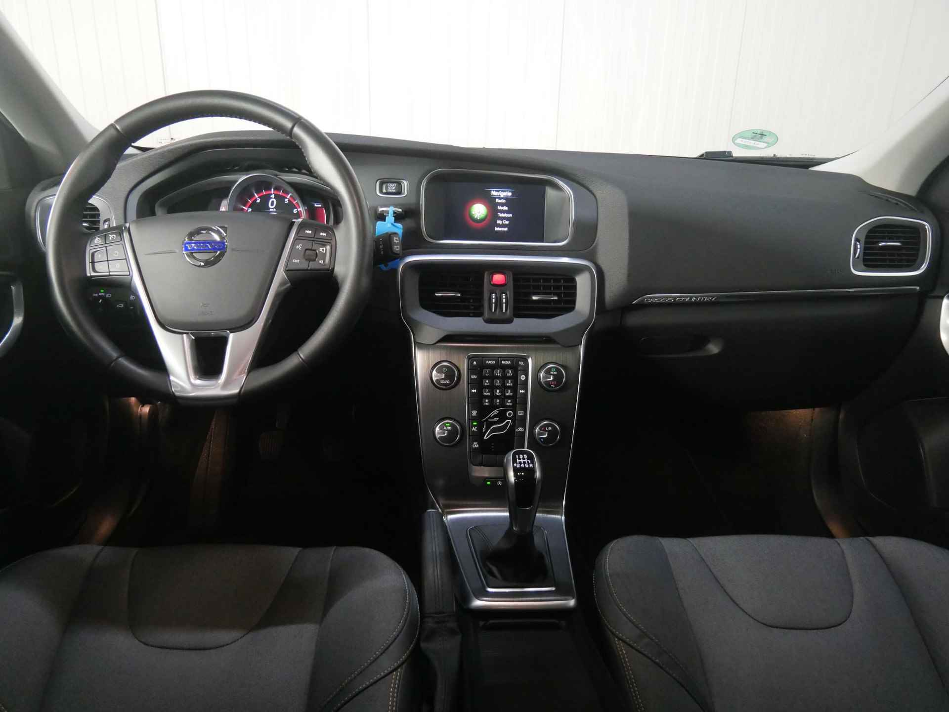 Volvo V40 Cross Country T3 153PK Momentum | Cruise Control | Electronic Climate Control | High Performance Audio | Lederen/Stof Bekleding | Navigatiesysteem | Parkeersensoren | Lederen Stuurwiel en Pook | 16" Lichtmetalen Velgen | Boordcomputer - 21/42