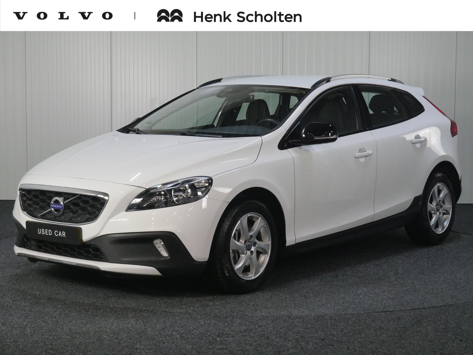 Volvo V40 Cross Country T3 153PK Momentum | Cruise Control | Electronic Climate Control | High Performance Audio | Lederen/Stof Bekleding | Navigatiesysteem | Parkeersensoren | Lederen Stuurwiel en Pook | 16" Lichtmetalen Velgen | Boordcomputer