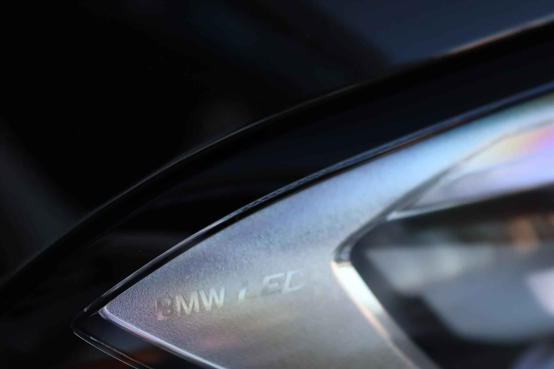 BMW 3-Serie (g20) 330e 292PK SPORT LINE SHADOW LINE | Navi |  Trekhaak |  Led | Sfeerverlichting | Live Cockpit | Stoel/stuurverwarming | Half Leer | - 37/58
