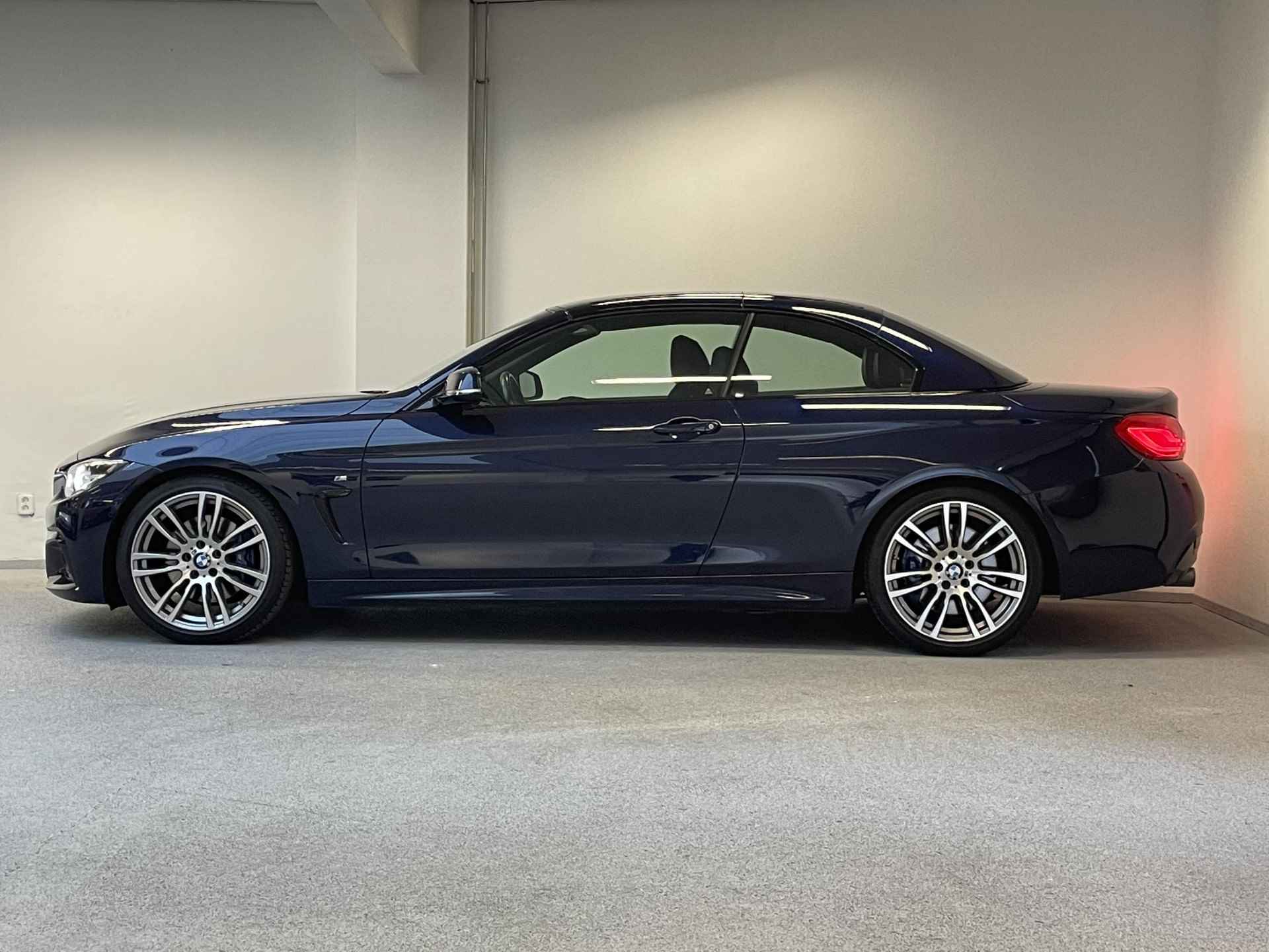 BMW 4-serie Cabrio 420i M-Sport | LEDER | 19" LMV | H&K | HEAD UP | STOEL/STUUR.V.W. | CAMERA | ORG.NL | - 11/57