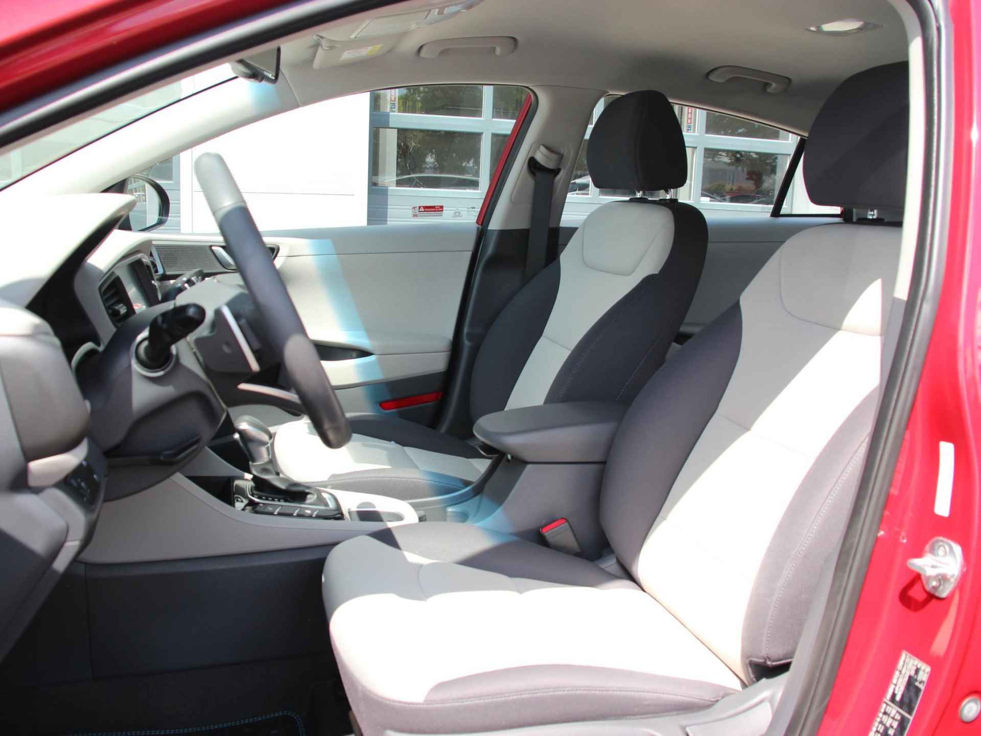 Hyundai IONIQ 1.6 GDi Premium | Navigatie | Camera | Adapt. Cruise Control | Stuur- + Stoelverwarming | Premium Audio | Keyless Entry | Rijklaarprijs! - 8/29