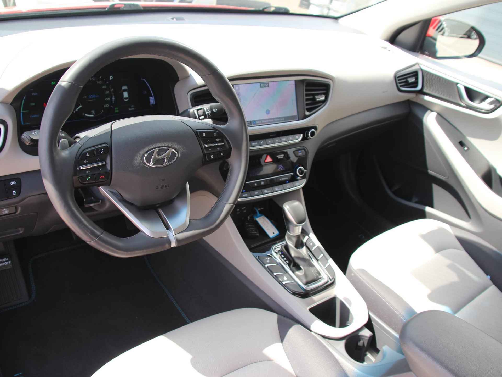 Hyundai IONIQ 1.6 GDi Premium | Navigatie | Camera | Adapt. Cruise Control | Stuur- + Stoelverwarming | Premium Audio | Keyless Entry | Rijklaarprijs! - 9/29