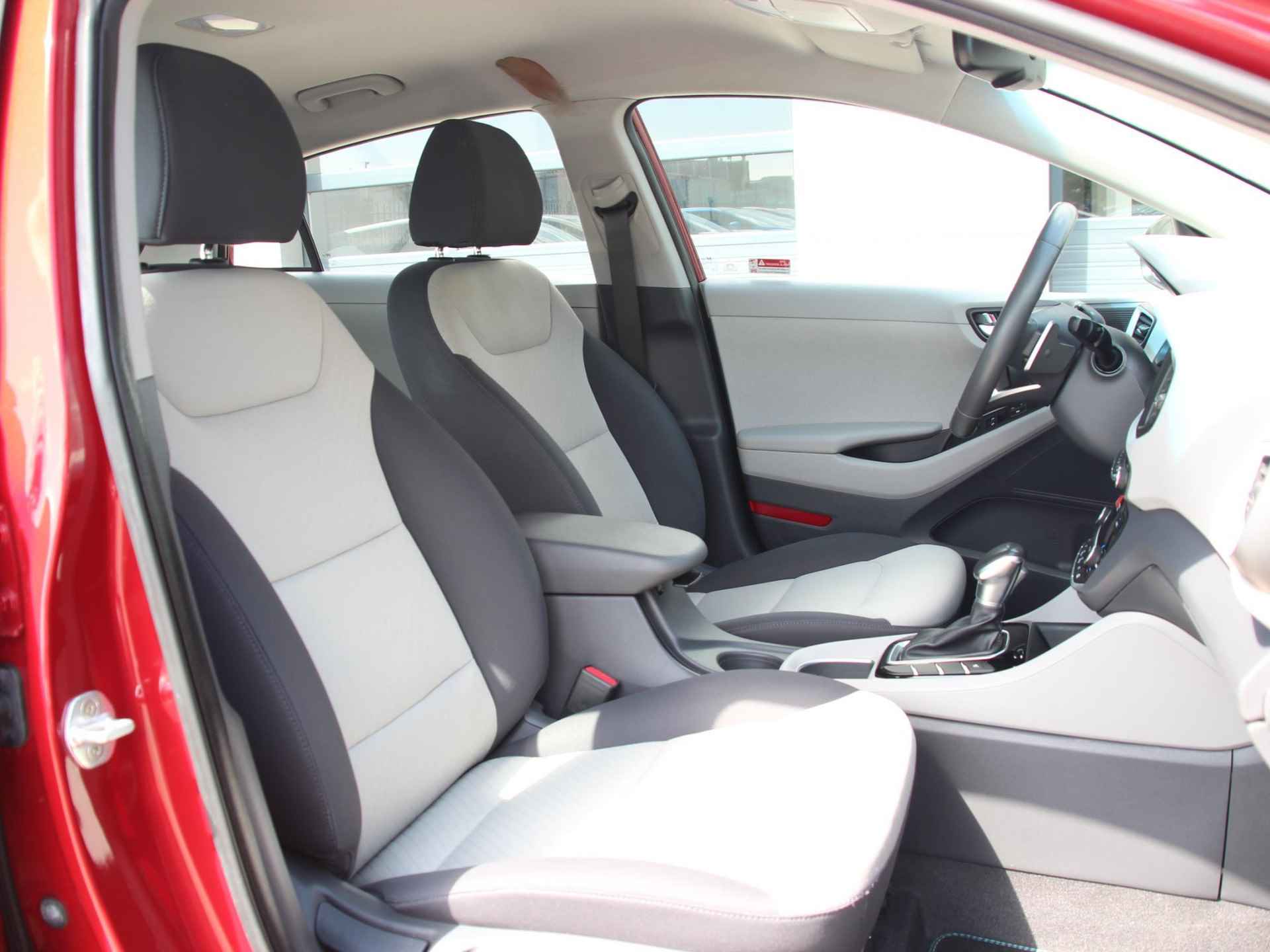 Hyundai IONIQ 1.6 GDi Premium | Navigatie | Camera | Adapt. Cruise Control | Stuur- + Stoelverwarming | Premium Audio | Keyless Entry | Rijklaarprijs! - 10/29