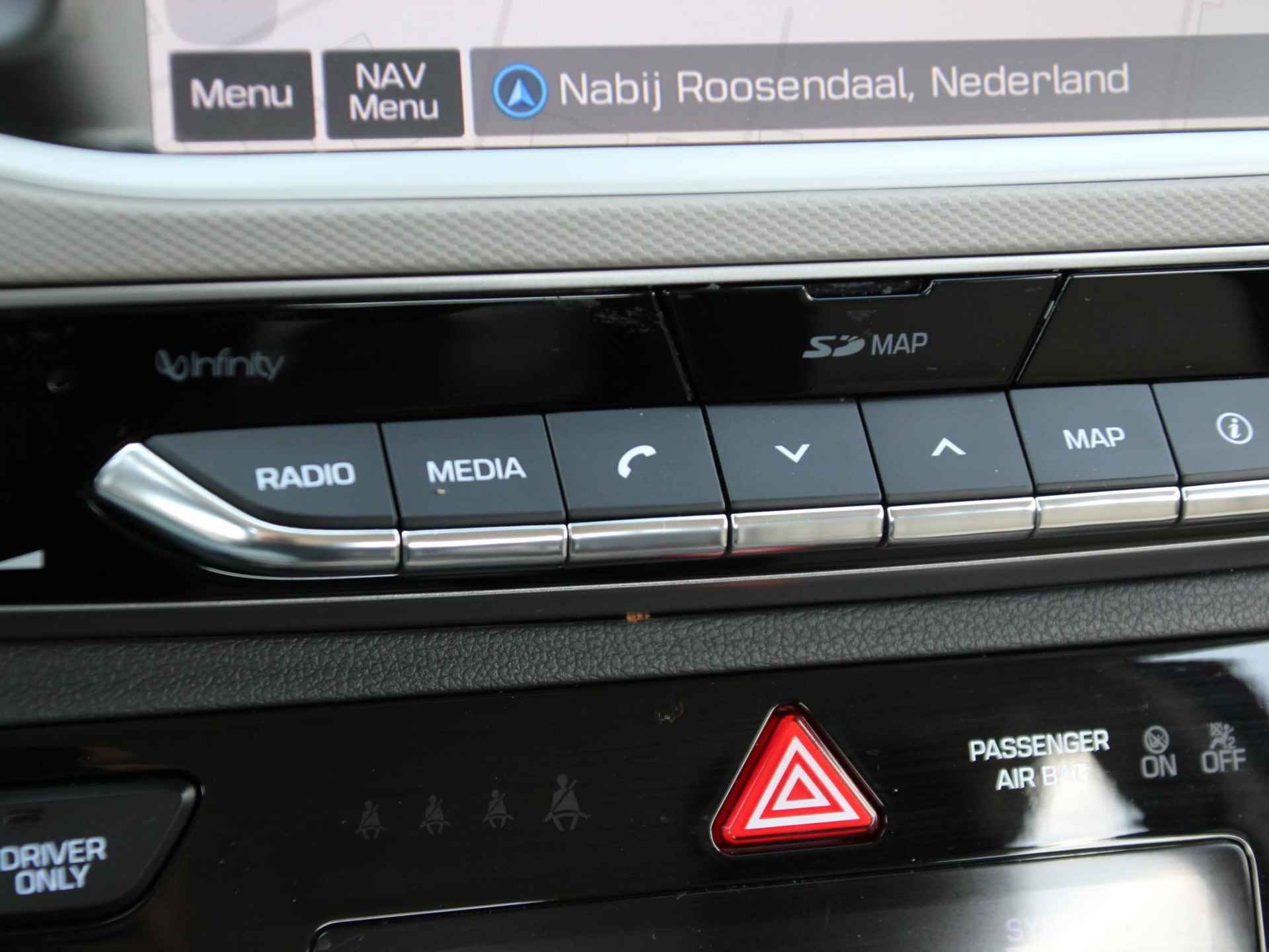 Hyundai IONIQ 1.6 GDi Premium | Navigatie | Camera | Adapt. Cruise Control | Stuur- + Stoelverwarming | Premium Audio | Keyless Entry | Rijklaarprijs! - 17/29