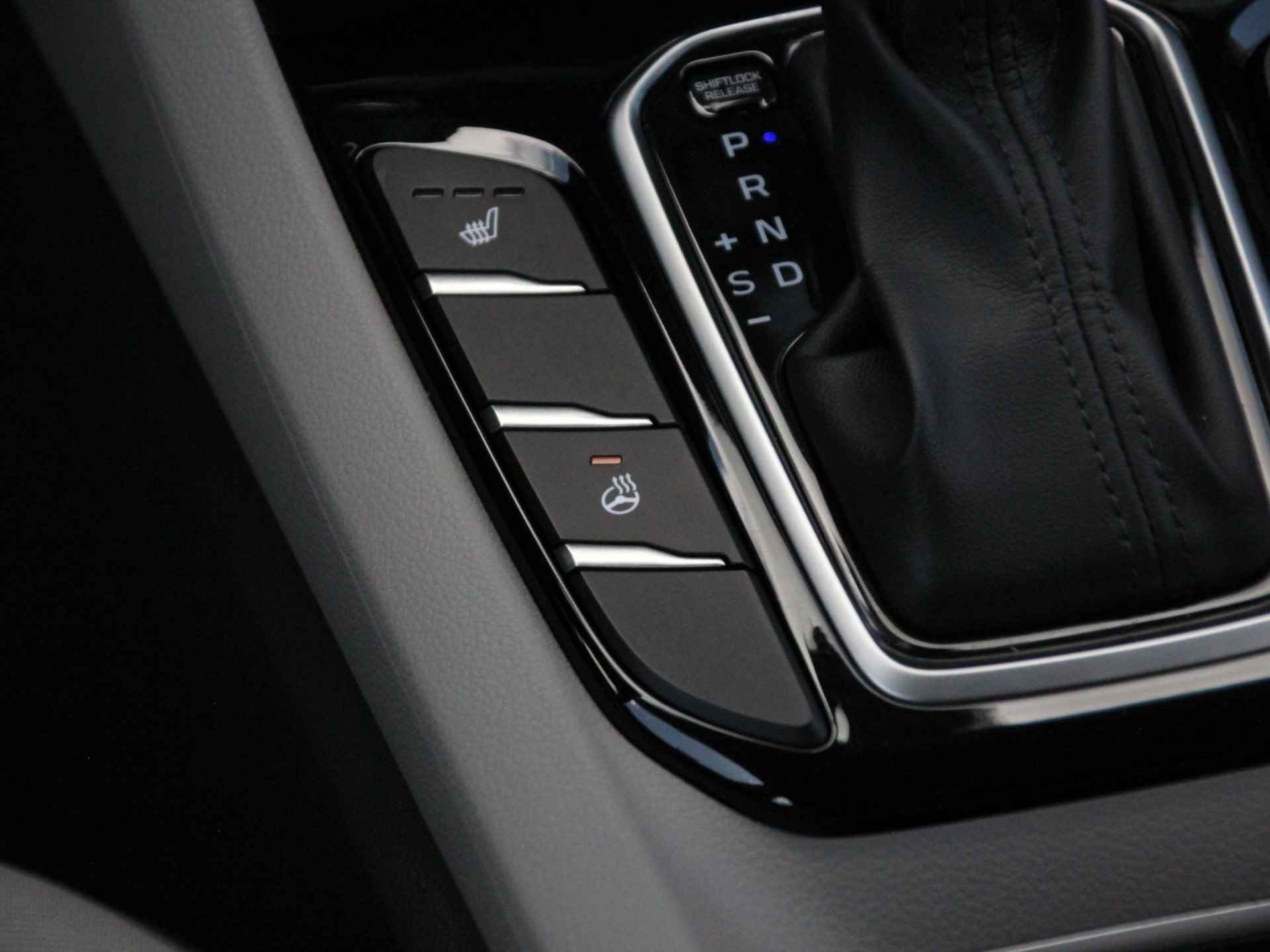 Hyundai IONIQ 1.6 GDi Premium | Navigatie | Camera | Adapt. Cruise Control | Stuur- + Stoelverwarming | Premium Audio | Keyless Entry | Rijklaarprijs! - 23/29