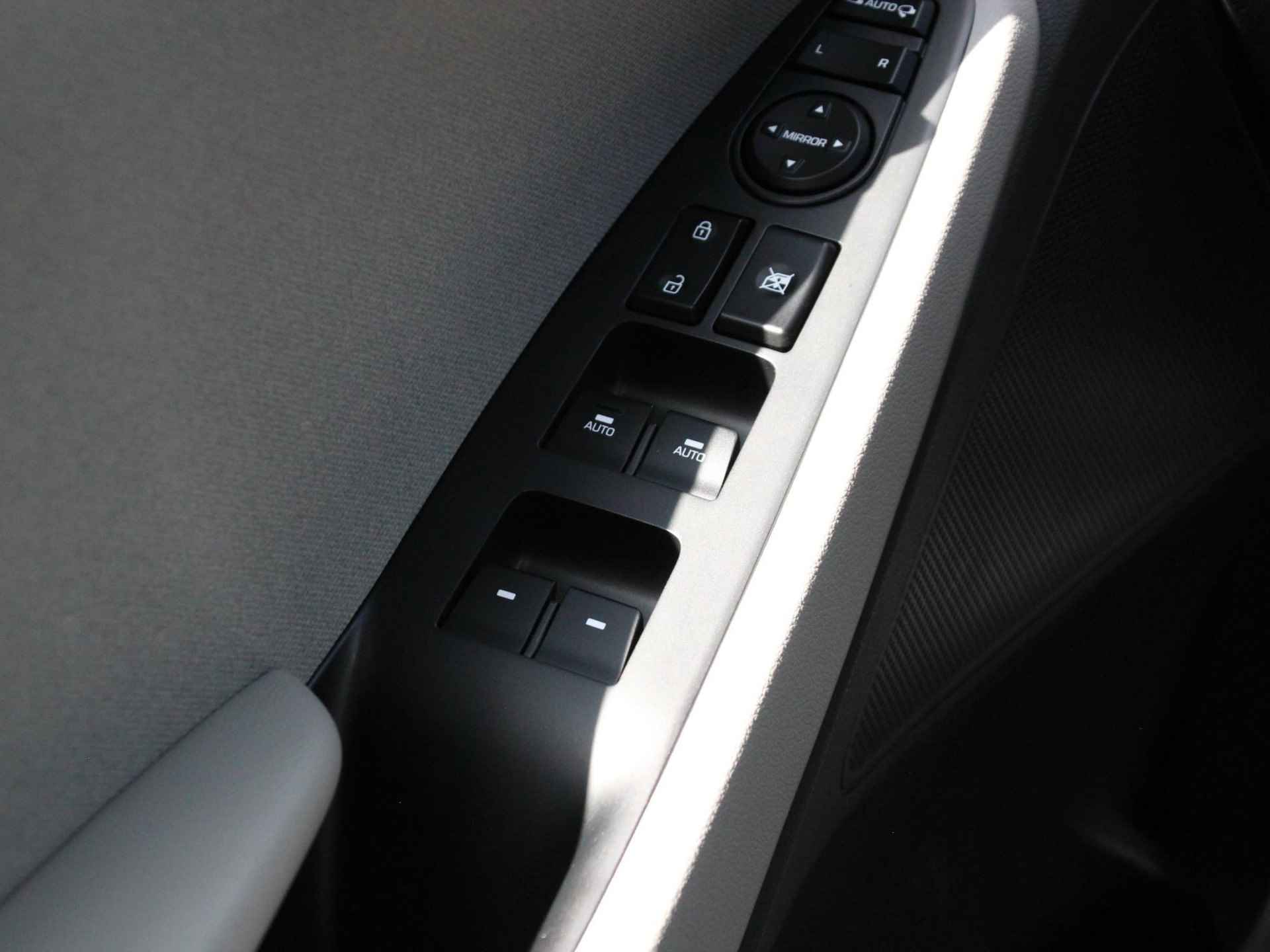 Hyundai IONIQ 1.6 GDi Premium | Navigatie | Camera | Adapt. Cruise Control | Stuur- + Stoelverwarming | Premium Audio | Keyless Entry | Rijklaarprijs! - 27/29