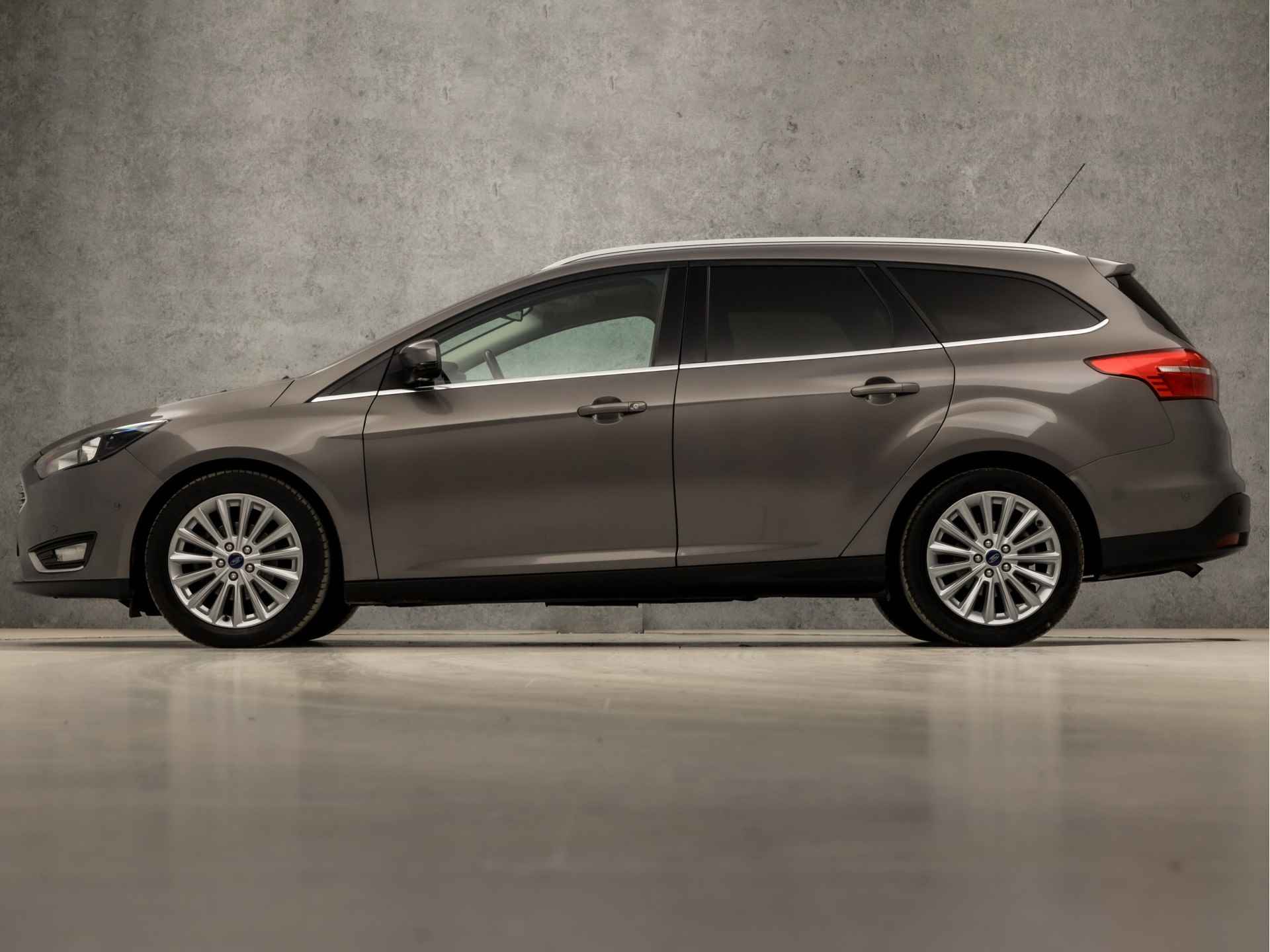 Ford FOCUS Wagon 1.0 Sport (GROOT NAVI, CLIMATE, STOELVERWARMING, GETINT GLAS, SPORTSTOELEN, CRUISE, PARKEERSENSOREN, NIEUWE APK, NIEUWSTAAT) - 2/34