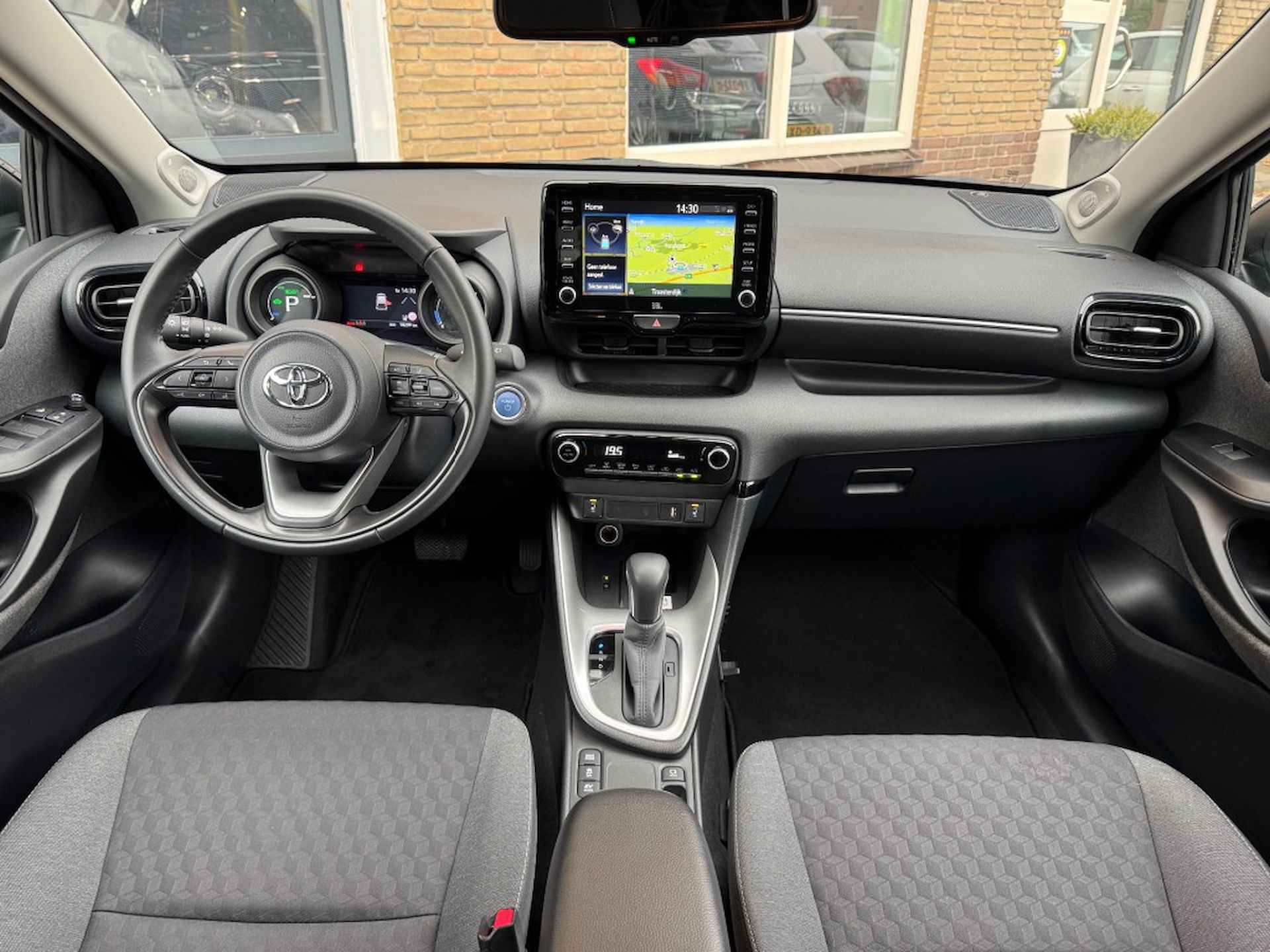 TOYOTA Yaris 1.5 HYBRID STYLE CAMERA/LED/CARPLAY/JBL/STOELVERW./NL-AUTO - 32/45