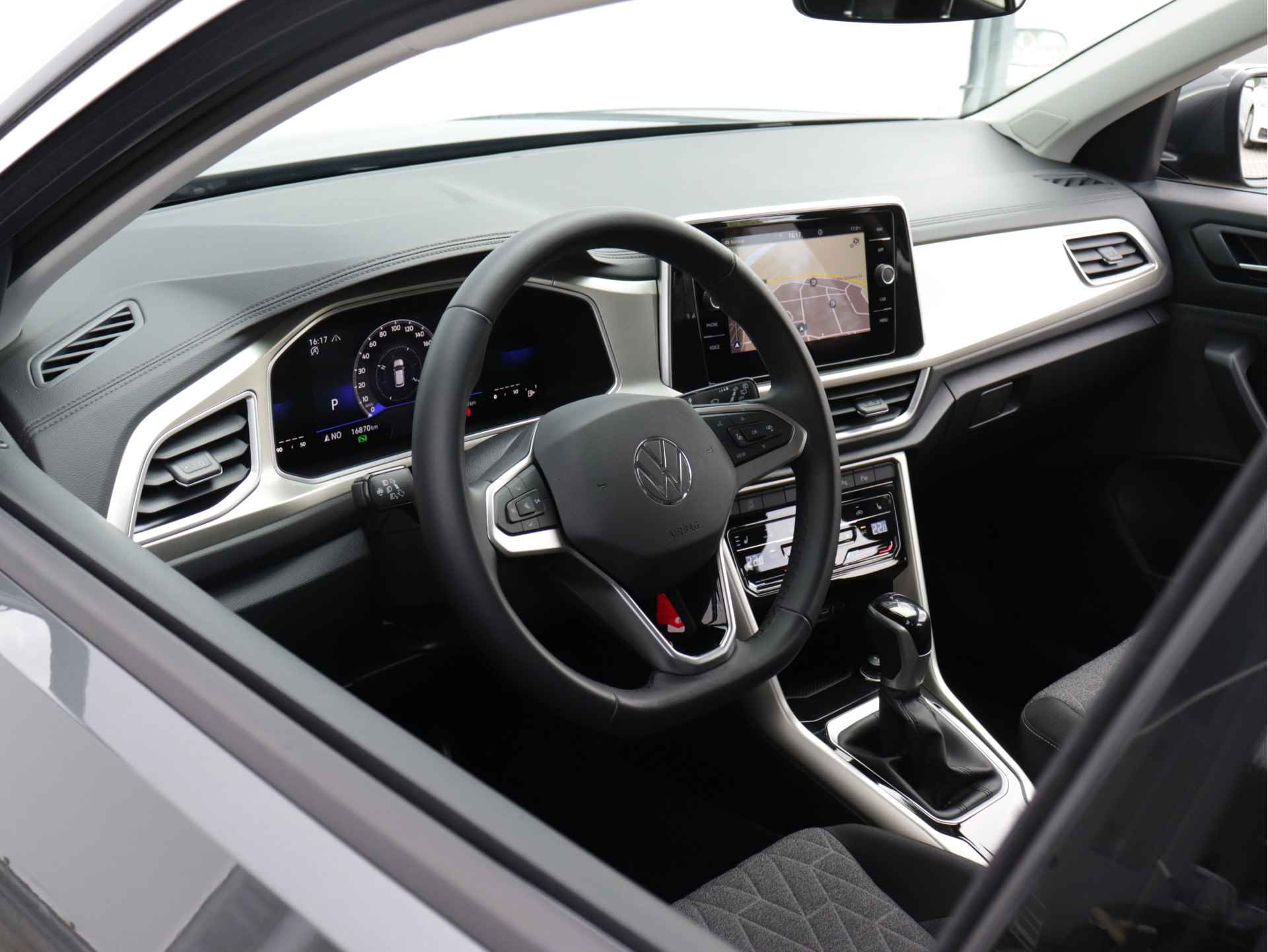 Volkswagen T-Roc 1.5 TSI Move 150pk Automaat | Navigatie | Stoelverwarming | Parkeersensoren | Spiegel pakket | - 8/44