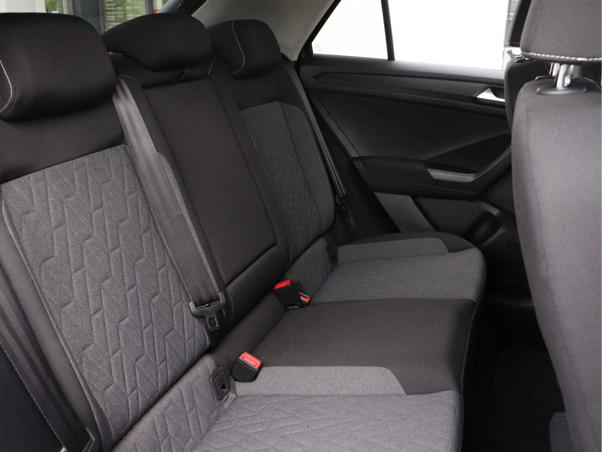 Volkswagen T-Roc 1.5 TSI Move 150pk Automaat | Navigatie | Stoelverwarming | Parkeersensoren | Spiegel pakket | - 16/44