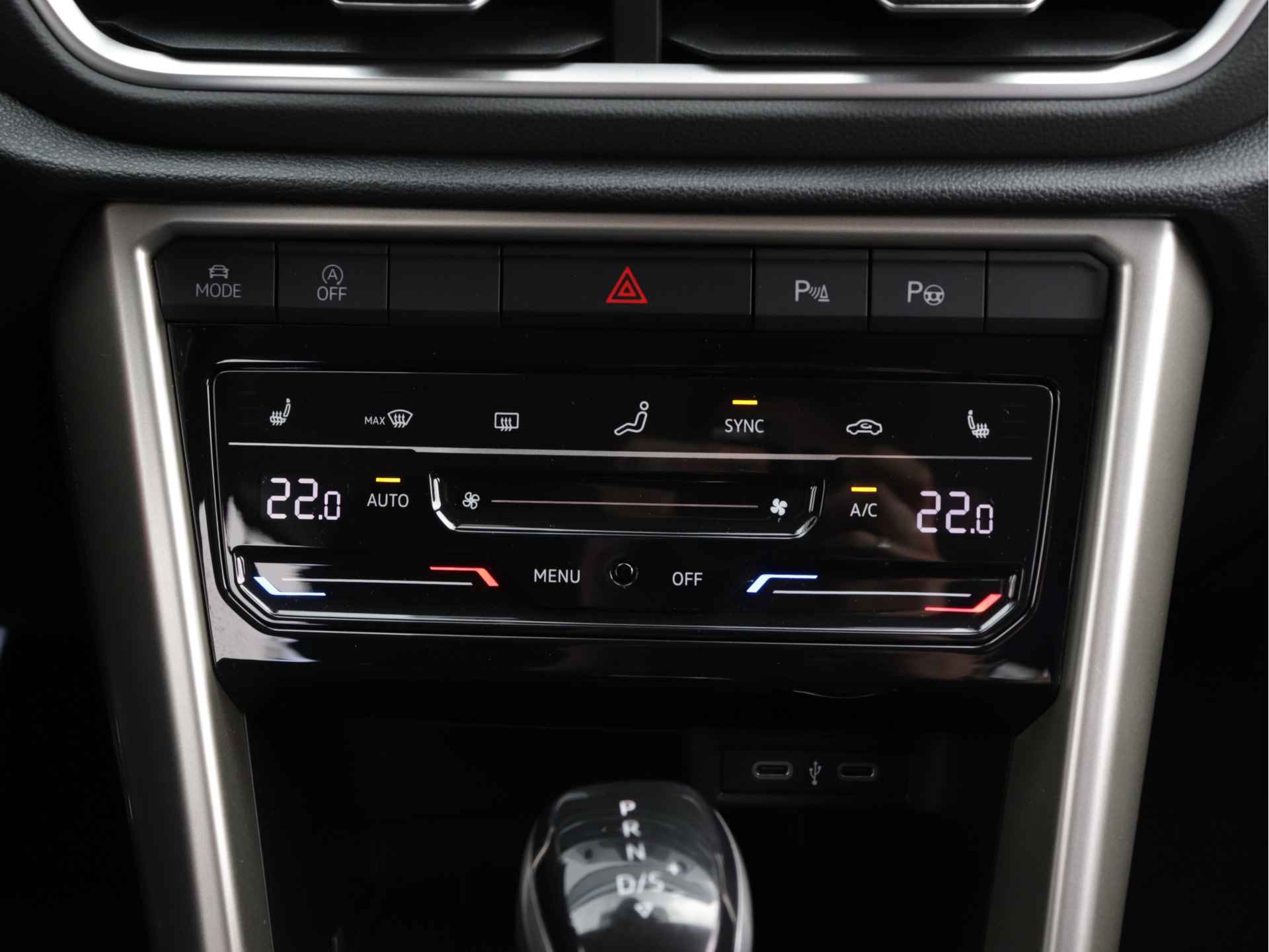 Volkswagen T-Roc 1.5 TSI Move 150pk Automaat | Navigatie | Stoelverwarming | Parkeersensoren | Spiegel pakket | - 19/44