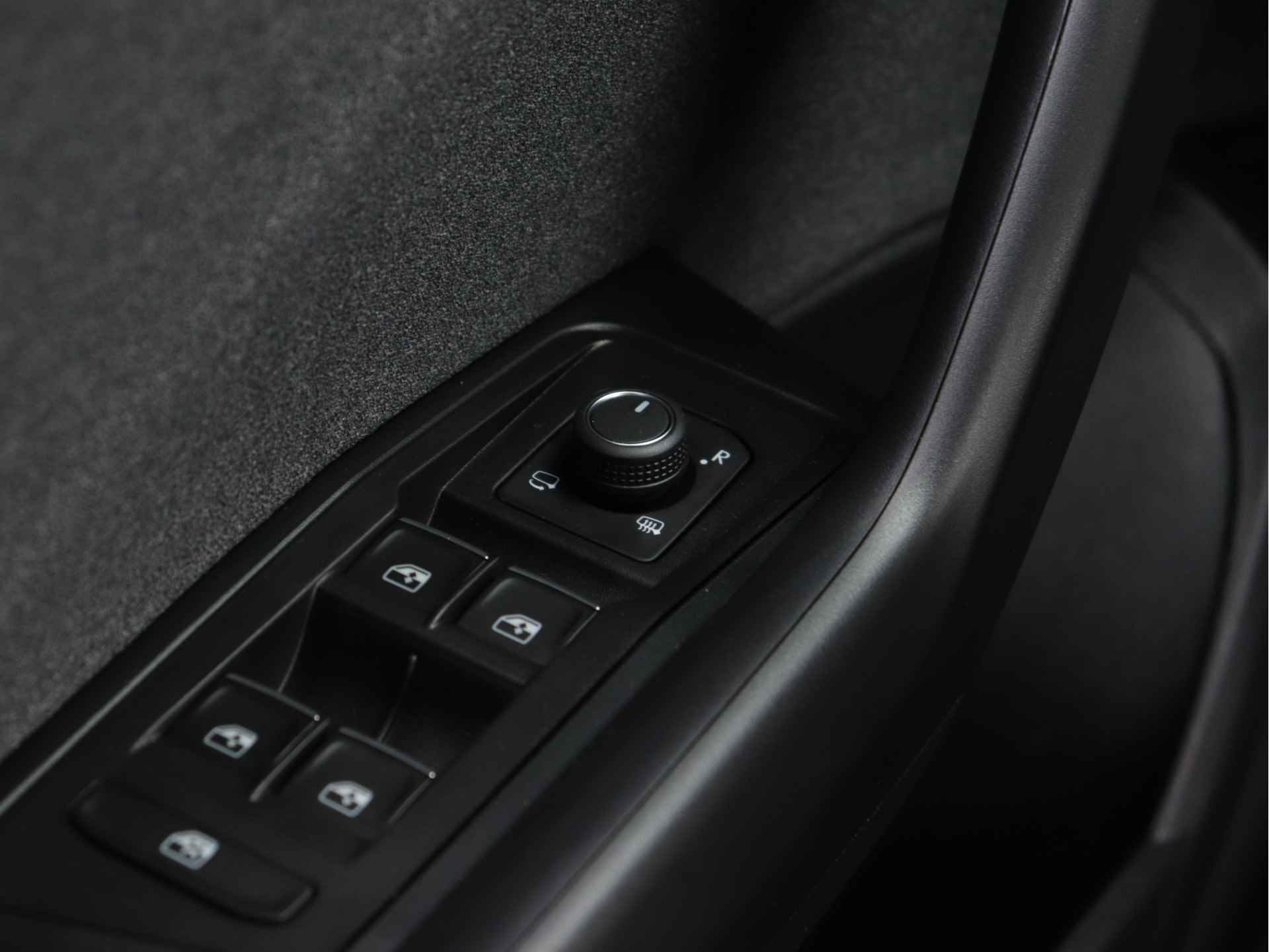 Volkswagen T-Roc 1.5 TSI Move 150pk Automaat | Navigatie | Stoelverwarming | Parkeersensoren | Spiegel pakket | - 26/44