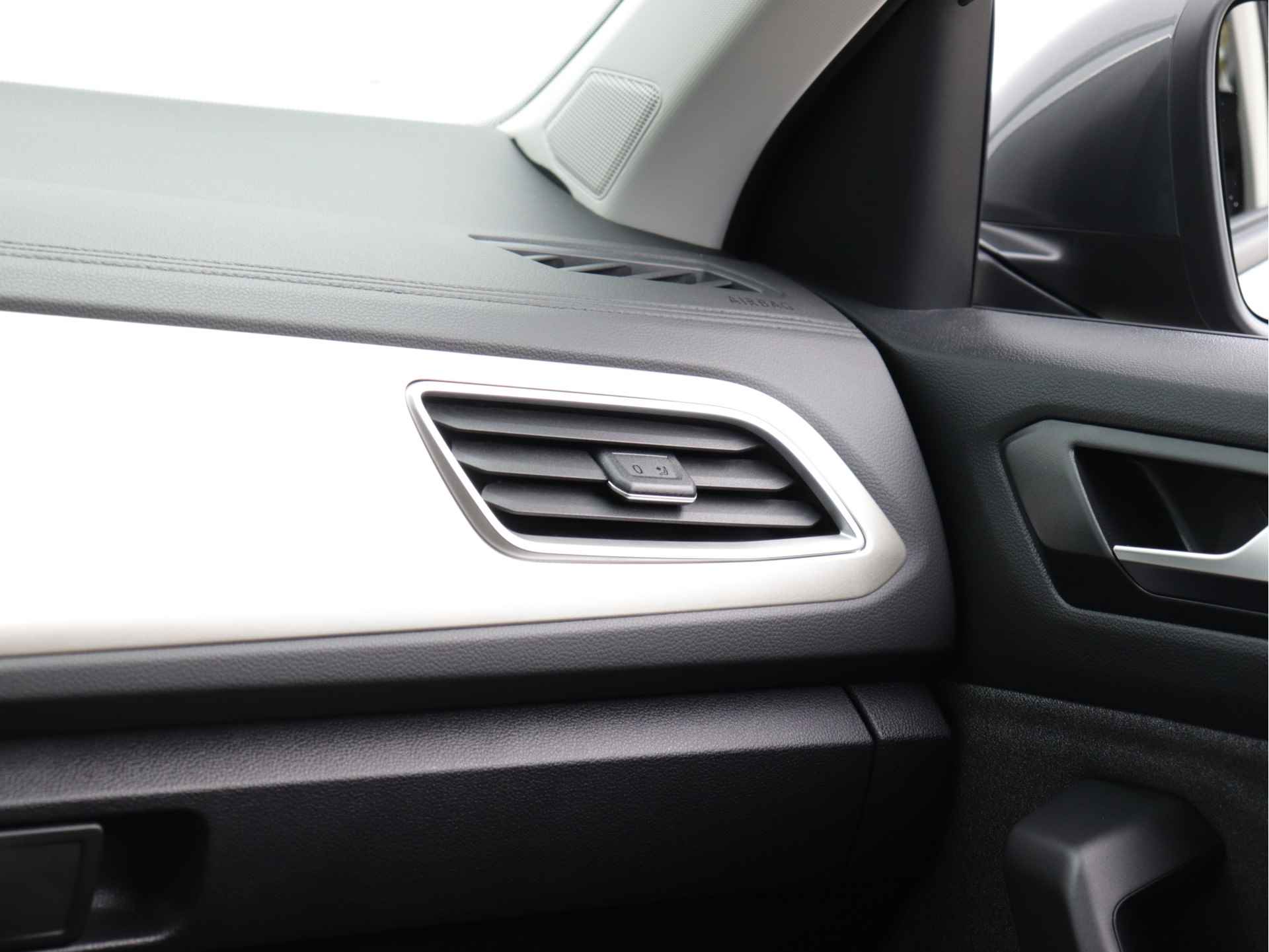 Volkswagen T-Roc 1.5 TSI Move 150pk Automaat | Navigatie | Stoelverwarming | Parkeersensoren | Spiegel pakket | - 34/44
