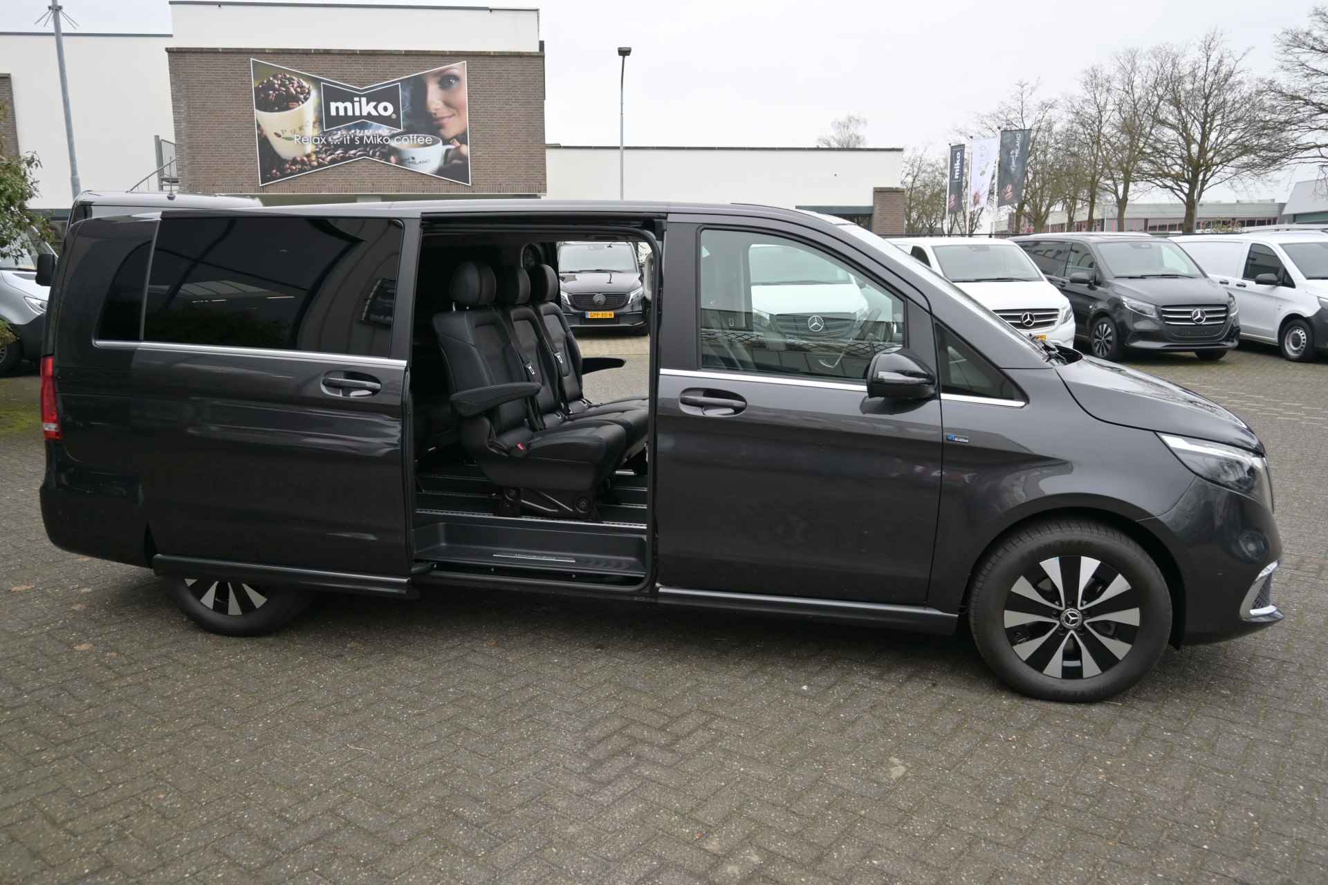 Mercedes-Benz EQV 300 L3 Avantgarde 90 kWh Incl BTW, Airmatic/Luchtvering, 8 pers. Comfort stoelen, Electrische deuren - 13/24