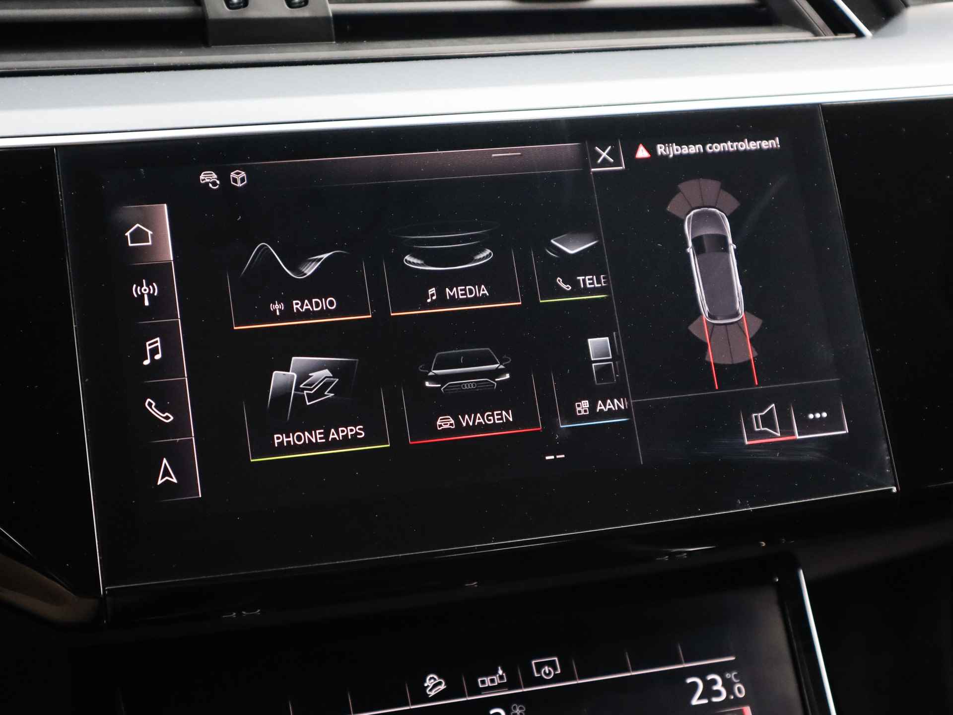 Audi e-tron E-tron 50 Quattro Launch Edition Plus 71 kWh (315 PK) 2e-Eig. AUDI-Dealer-Onderh. BOVAG-Garantie. NL-AUTO. Panoramadak, Navigatie/Apple-Carplay/Android-Auto, Adaptive-Cruisecontrol, Keyless-Entry/Start, Parkeersensoren-V+A+Zij, Luchtvering, Privacy-Glas - 30/42