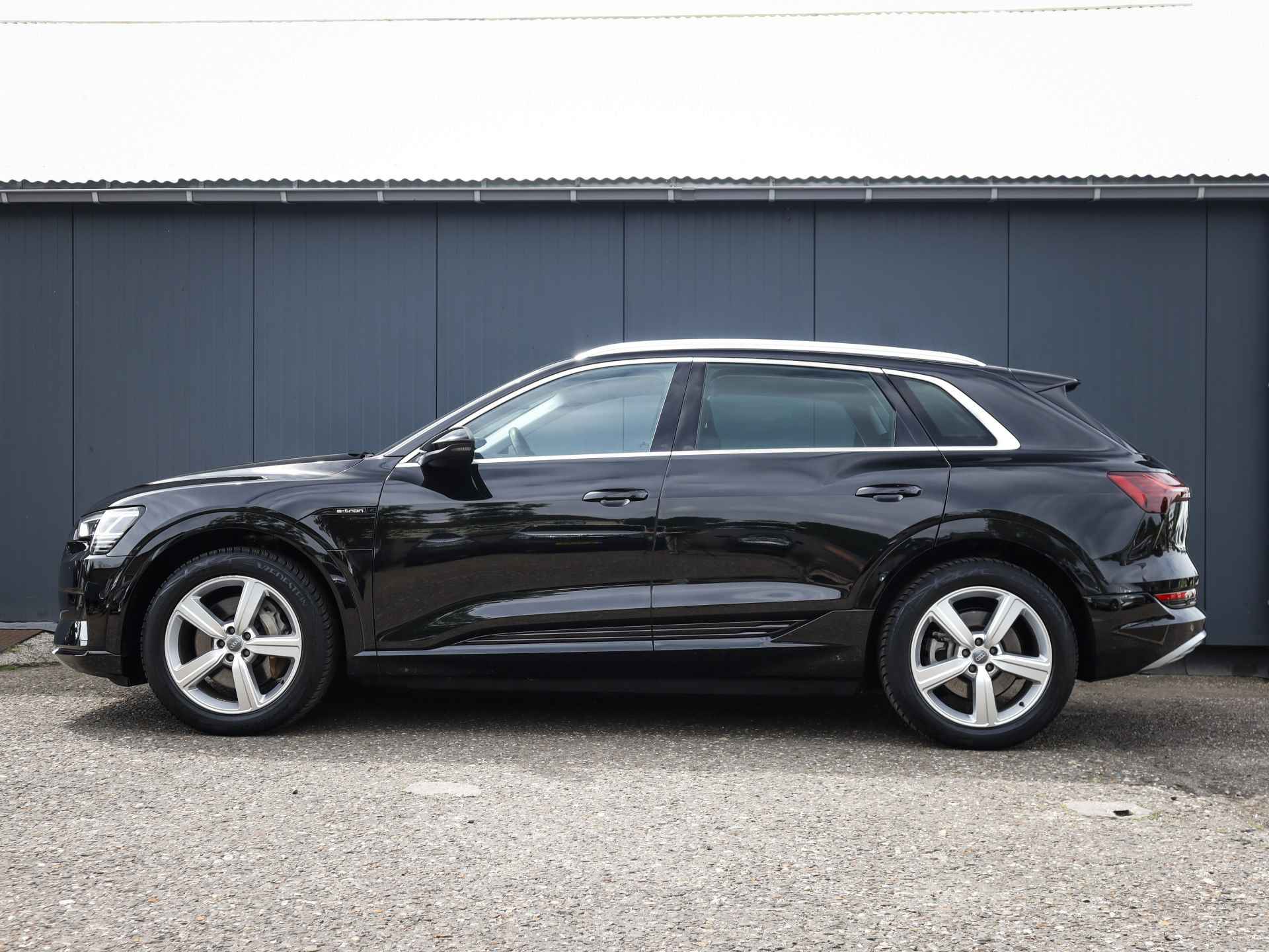 Audi e-tron E-tron 50 Quattro Launch Edition Plus 71 kWh (315 PK) 2e-Eig. AUDI-Dealer-Onderh. BOVAG-Garantie. NL-AUTO. Panoramadak, Navigatie/Apple-Carplay/Android-Auto, Adaptive-Cruisecontrol, Keyless-Entry/Start, Parkeersensoren-V+A+Zij, Luchtvering, Privacy-Glas - 35/42