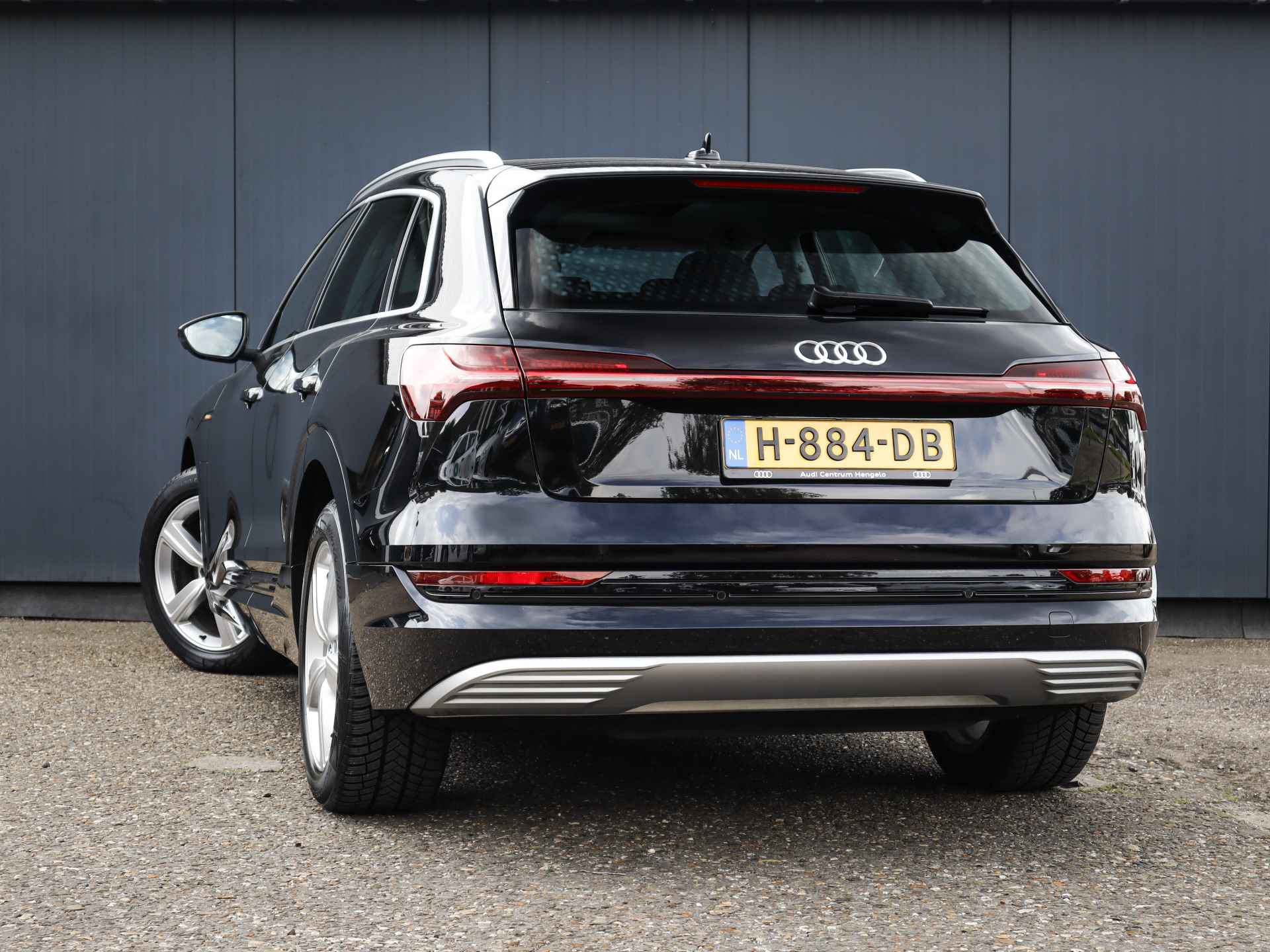 Audi e-tron E-tron 50 Quattro Launch Edition Plus 71 kWh (315 PK) 2e-Eig. AUDI-Dealer-Onderh. BOVAG-Garantie. NL-AUTO. Panoramadak, Navigatie/Apple-Carplay/Android-Auto, Adaptive-Cruisecontrol, Keyless-Entry/Start, Parkeersensoren-V+A+Zij, Luchtvering, Privacy-Glas - 39/42