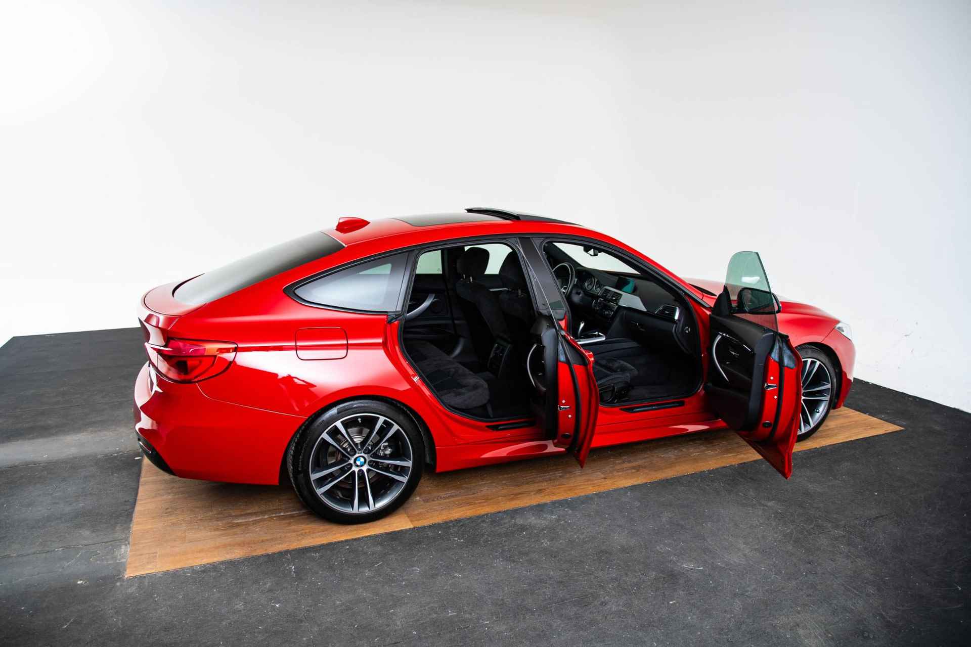 BMW 3-serie Gran Turismo 320d High Executive M Sport - Panoramadak - Active Protection - Elektrisch verwarmde voorstoelen - Head Up - Getinte ruiten - Achteruitrijcamera - Automatisch dimmende binnen/buitenspiegel - 9/72