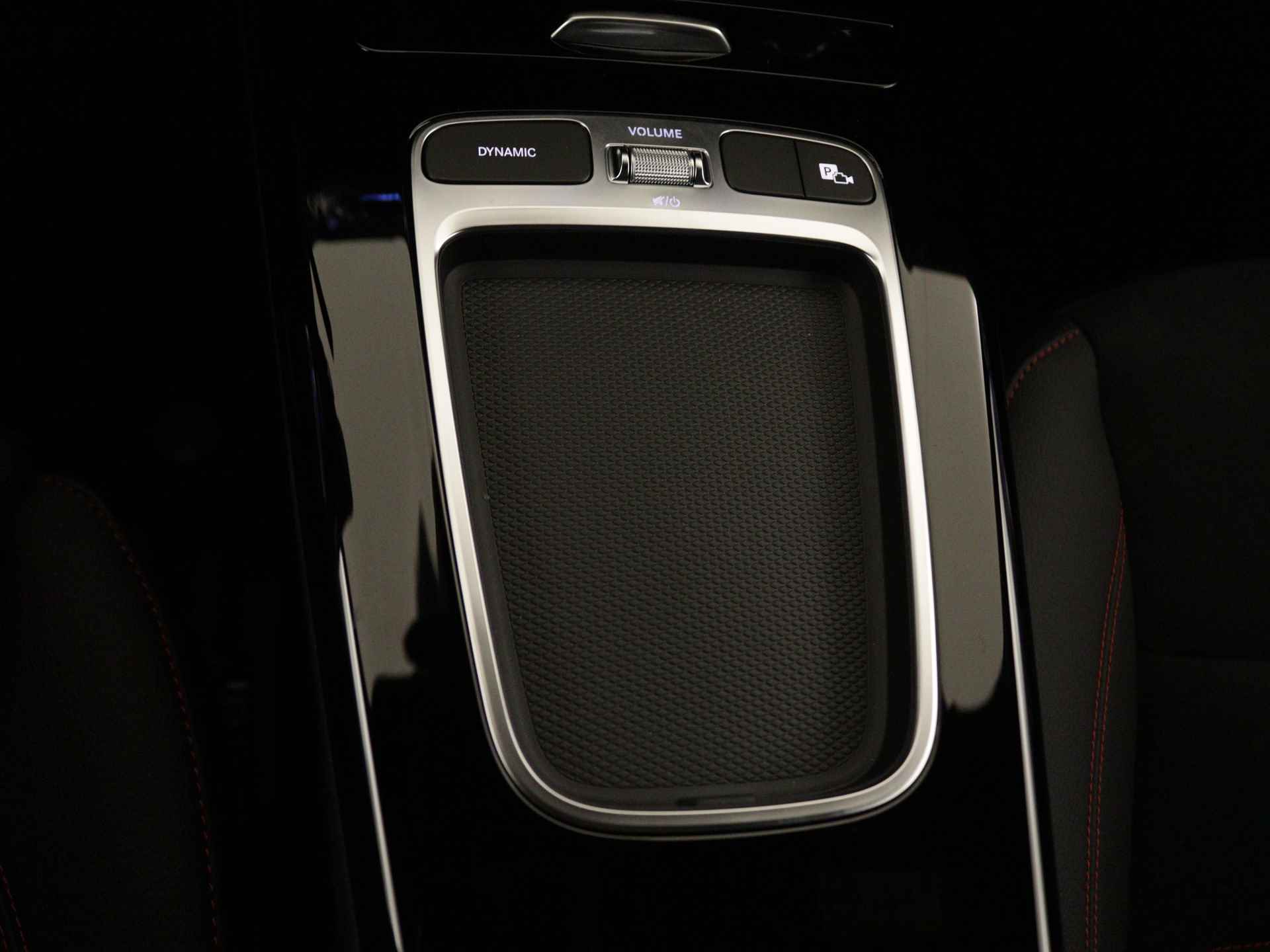 Mercedes-Benz CLA-Klasse 180 Star Edition AMG Line | Dodehoekassistent | Nightpakket | Sfeerverlichting | Parkeerpakket met achteruitrijcamera | Verwarmde stoelen vooraan | KEYLESS GO-comfortpakket | 	USB pakket plus | - 8/33
