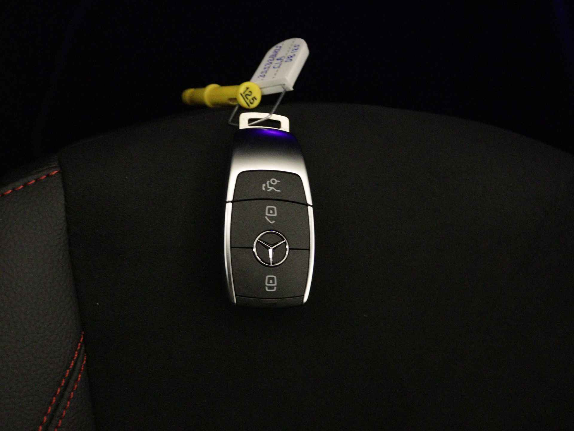 Mercedes-Benz CLA-Klasse 180 Star Edition AMG Line | Dodehoekassistent | Nightpakket | Sfeerverlichting | Parkeerpakket met achteruitrijcamera | Verwarmde stoelen vooraan | KEYLESS GO-comfortpakket | 	USB pakket plus | - 29/33