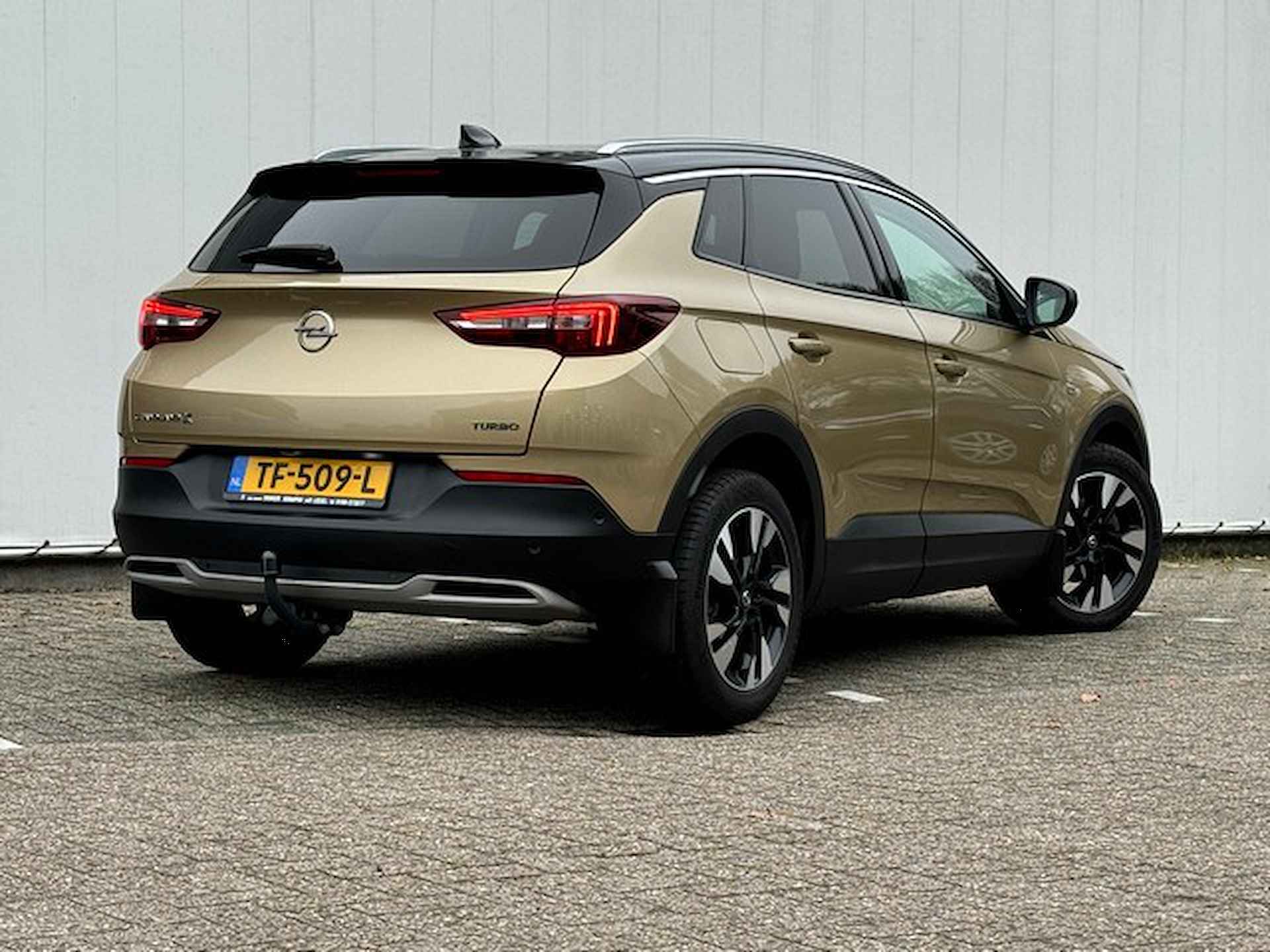 Opel Grandland X 1.2 Turbo Ultimate Automaat met Leer, Stoelkoeling, Denon Audio, Navi/360-Camera - 2/34