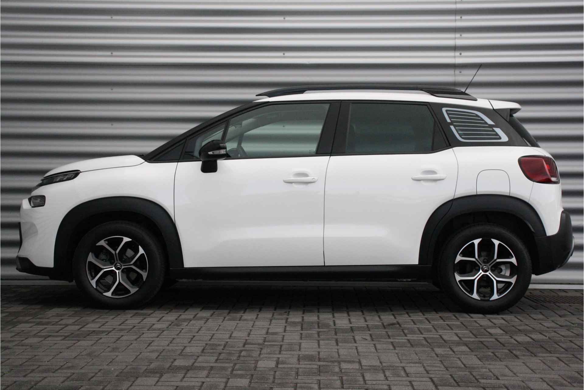 Citroën C3 Aircross 1.2 PURETECH 130PK SHINE AUTOMAAT / NAVI / LEDER / CLIMA / LED / 16" LMV / PDC / BLUETOOTH / CRUISECONTROL / 1E EIGENAAR / NIEUW - 2/34