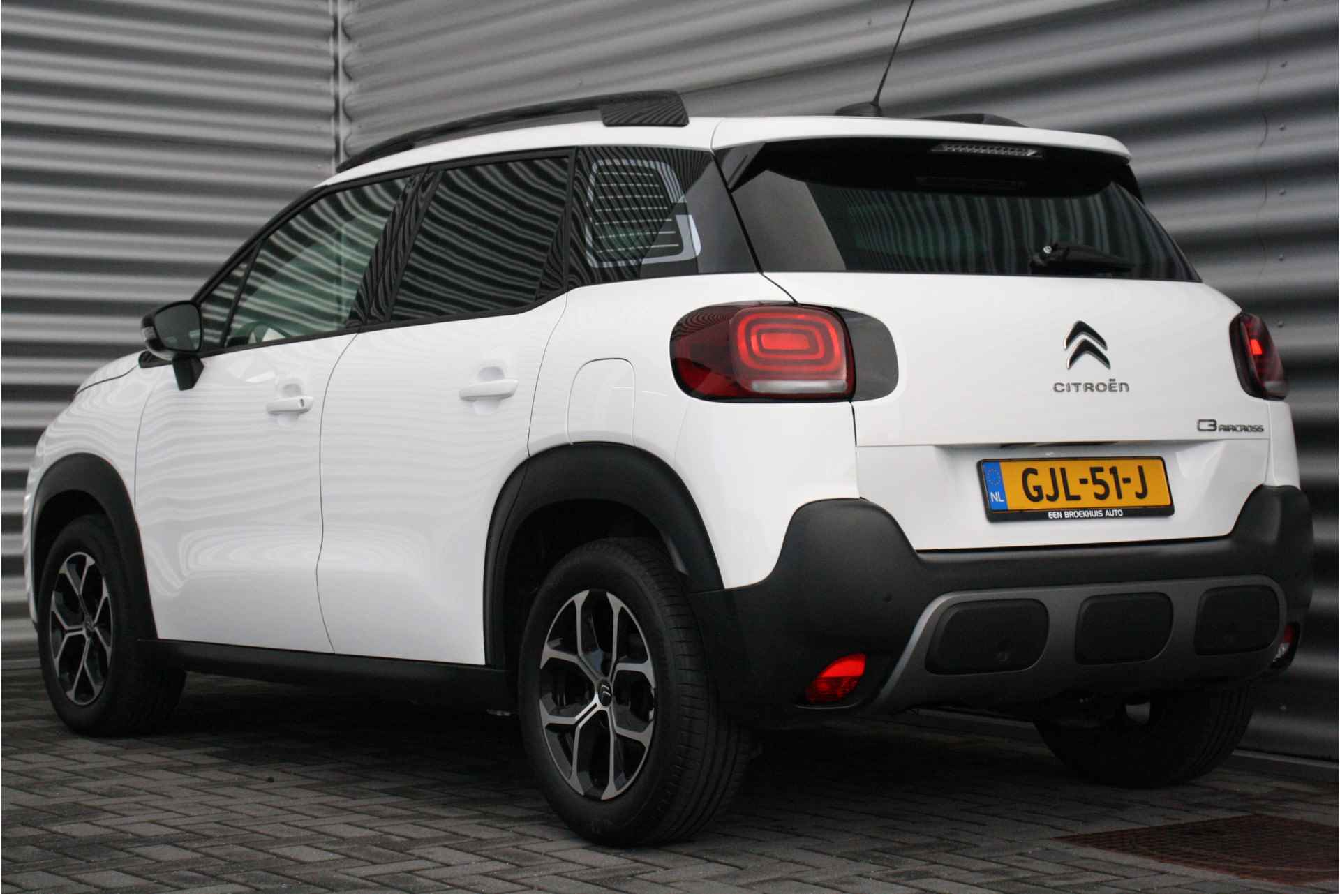 Citroën C3 Aircross 1.2 PURETECH 130PK SHINE AUTOMAAT / NAVI / LEDER / CLIMA / LED / 16" LMV / PDC / BLUETOOTH / CRUISECONTROL / 1E EIGENAAR / NIEUW - 9/34