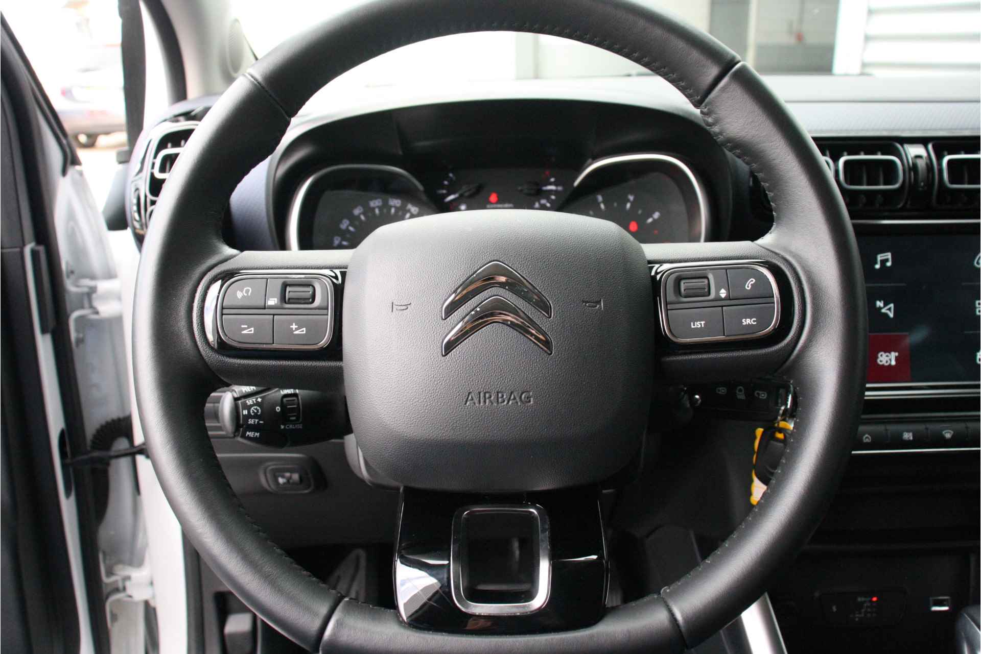 Citroën C3 Aircross 1.2 PURETECH 130PK SHINE AUTOMAAT / NAVI / LEDER / CLIMA / LED / 16" LMV / PDC / BLUETOOTH / CRUISECONTROL / 1E EIGENAAR / NIEUW - 27/34